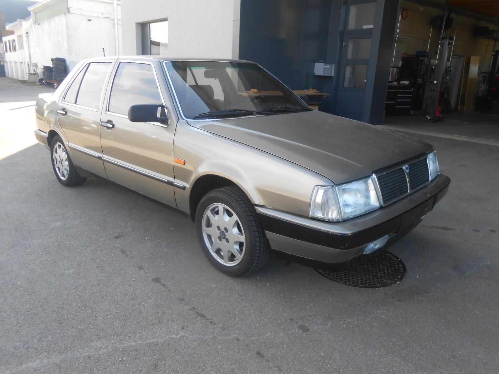 LANCIA Thema 2.9 V6-image-2
