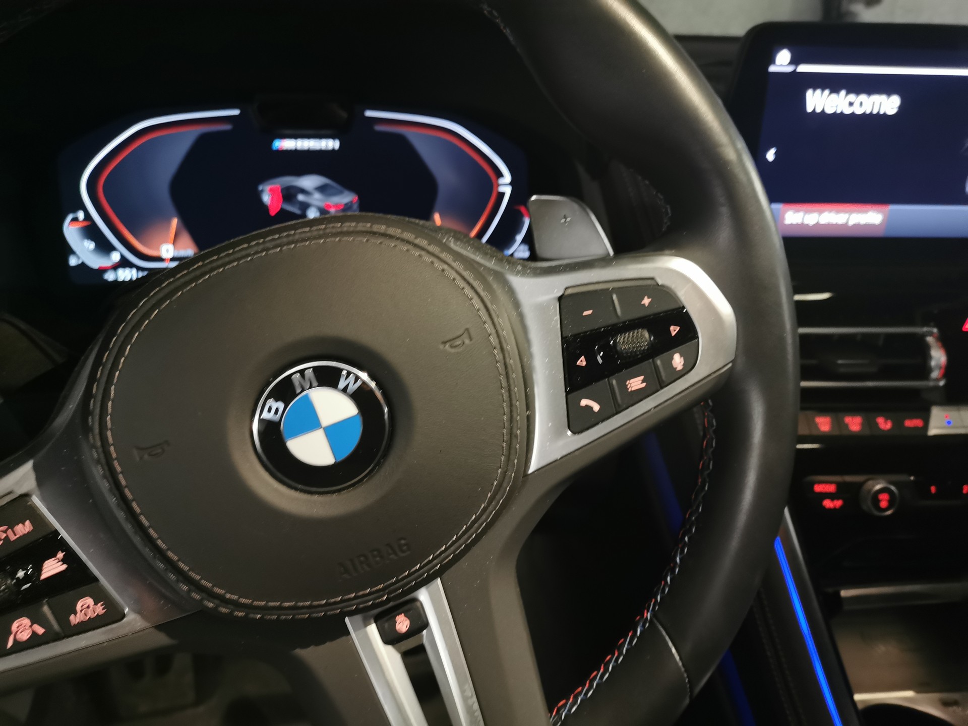 BMW M850i xDrive Steptronic Coupé LCI-image-26