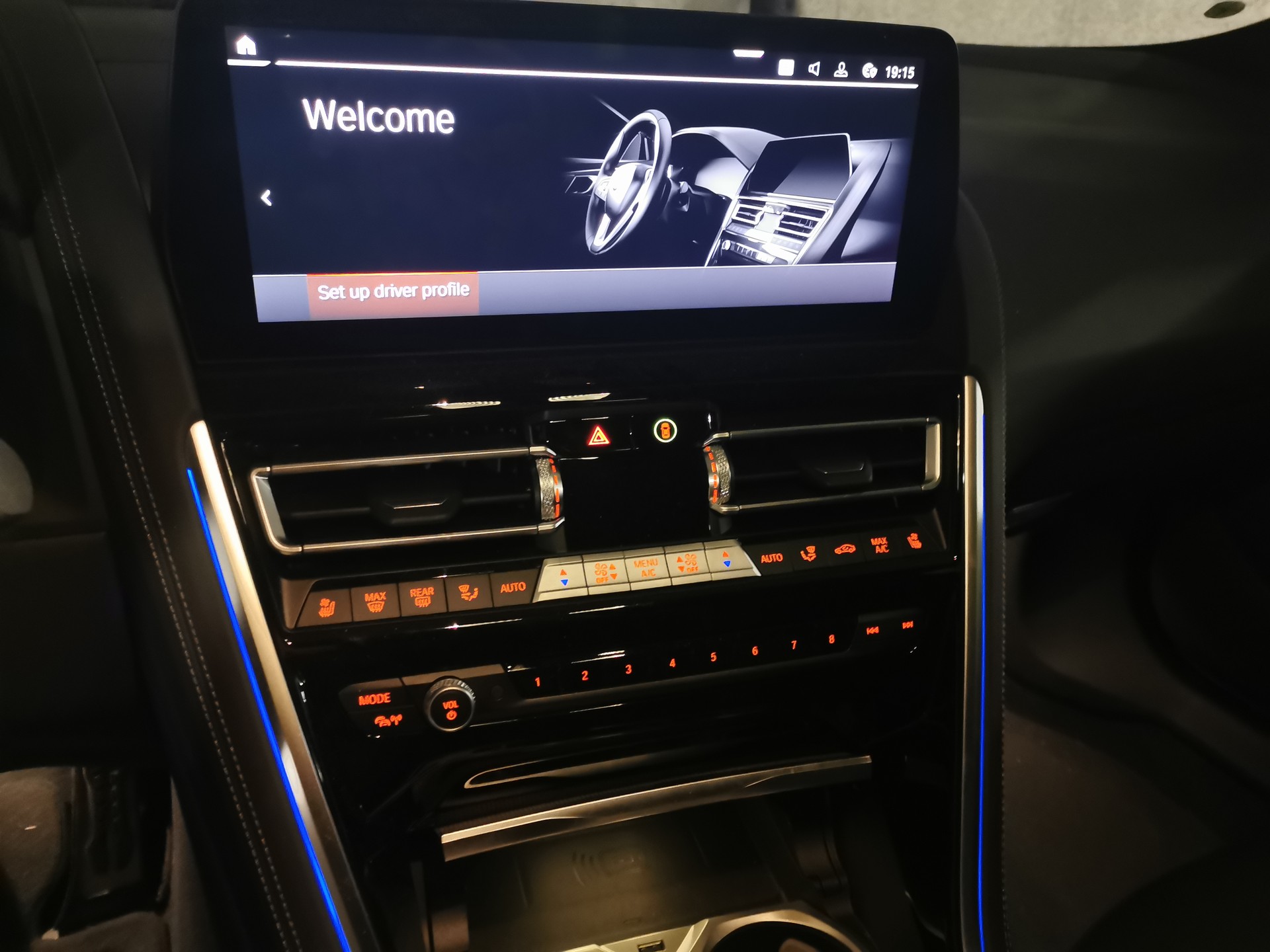BMW M850i xDrive Steptronic Coupé LCI-image-25