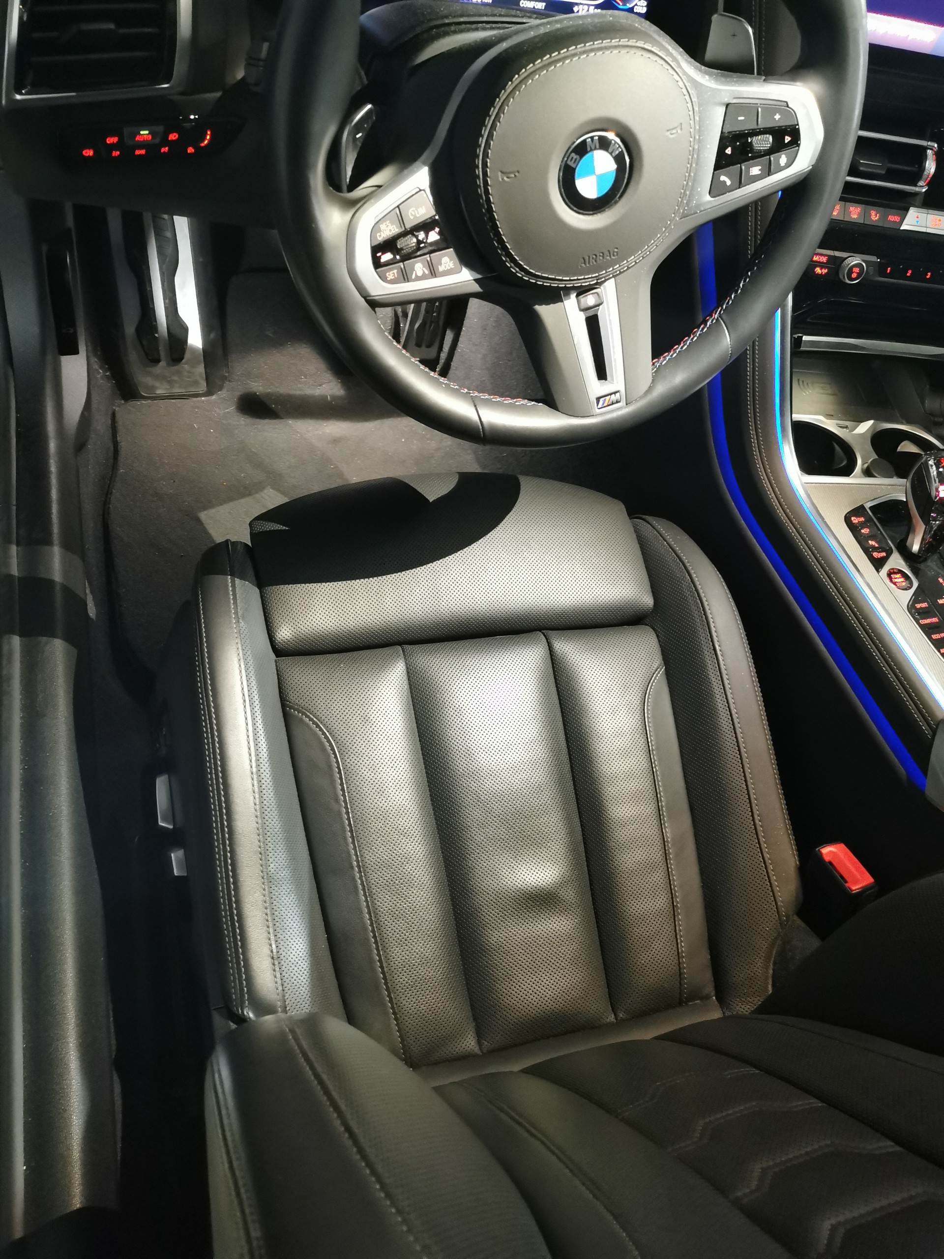BMW M850i xDrive Steptronic Coupé LCI-image-21