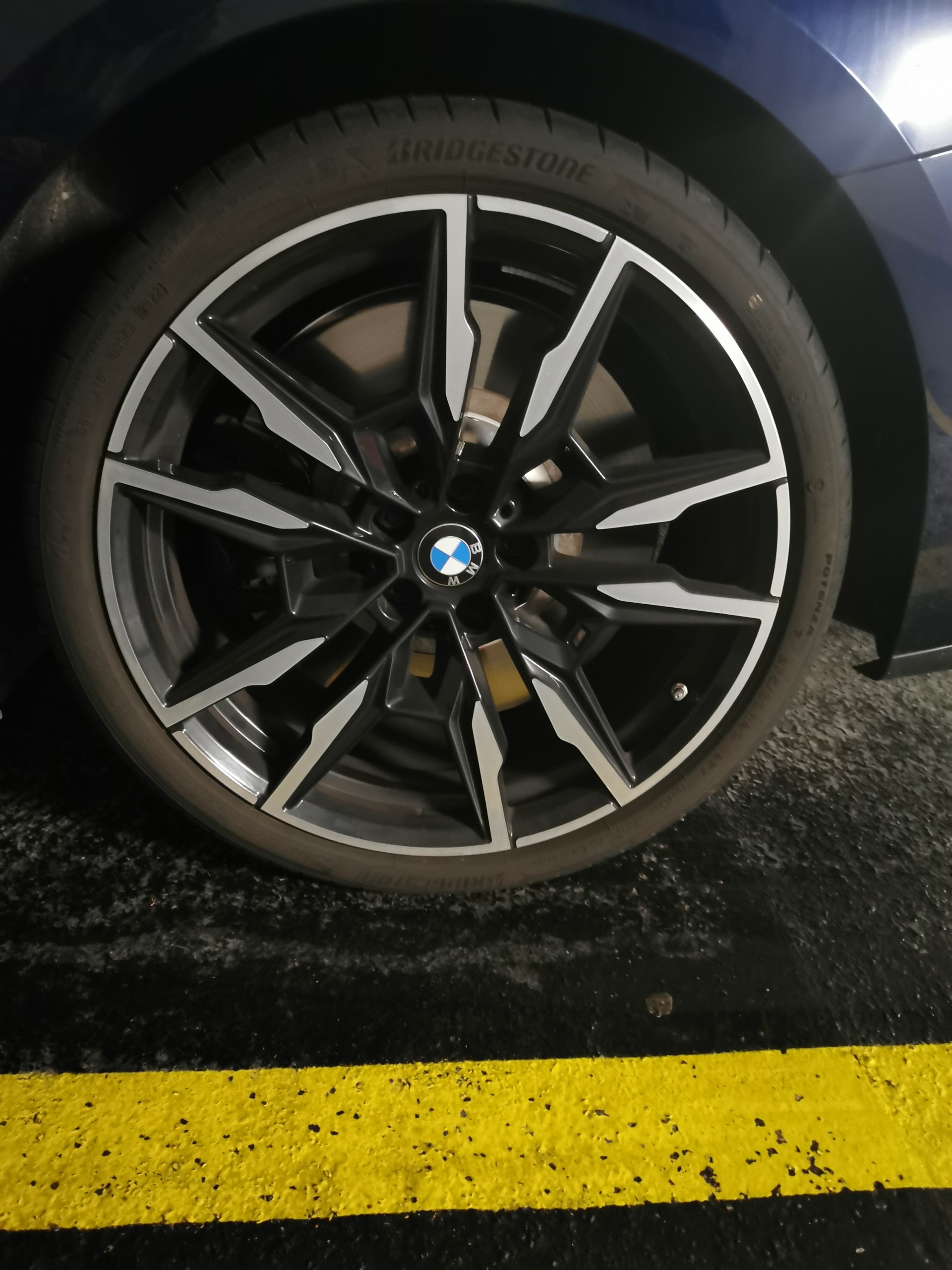 BMW M850i xDrive Steptronic Coupé LCI-image-11