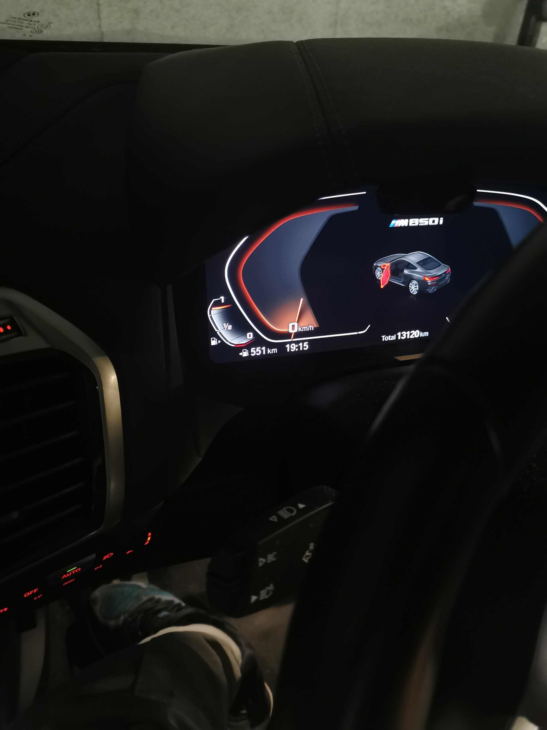 BMW M850i xDrive Steptronic Coupé LCI-image-24