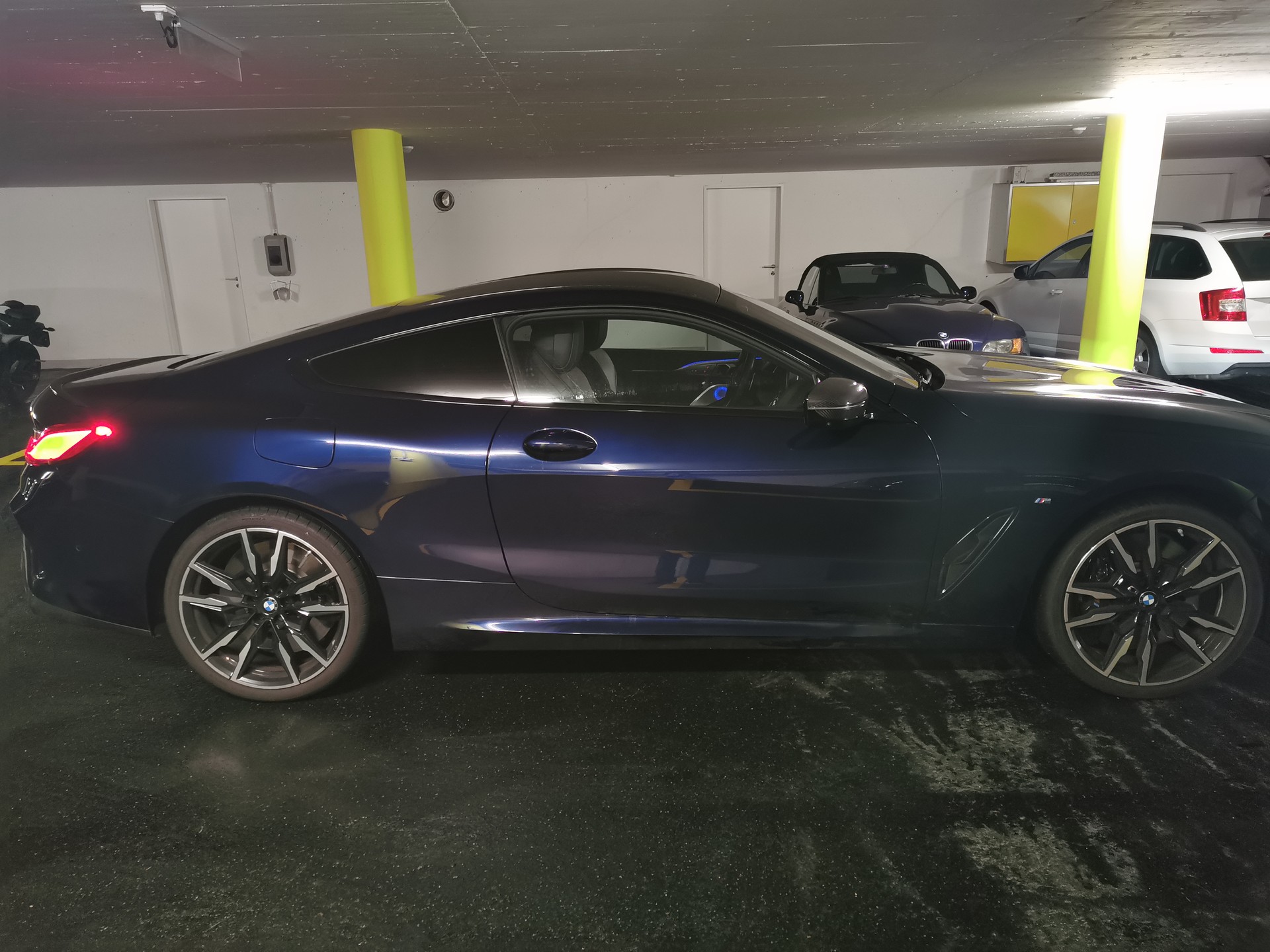 BMW M850i xDrive Steptronic Coupé LCI-image-15