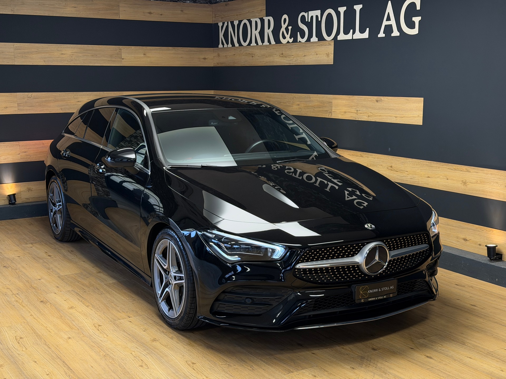 MERCEDES-BENZ CLA Shooting Brake 200 AMG Line 7G-DCT-showroom-element-3