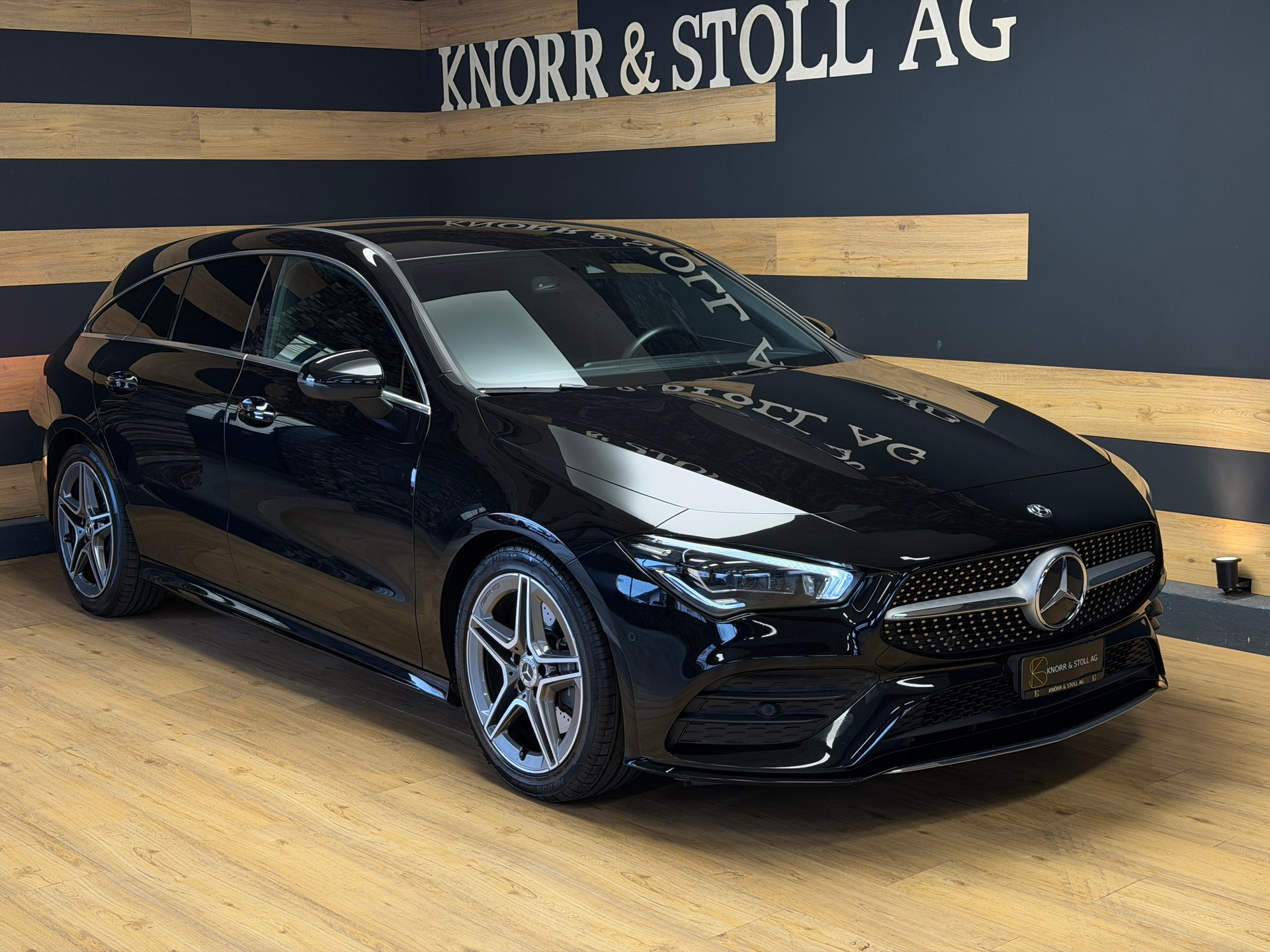 MERCEDES-BENZ CLA Shooting Brake 200 AMG Line 7G-DCT-showroom-element-2