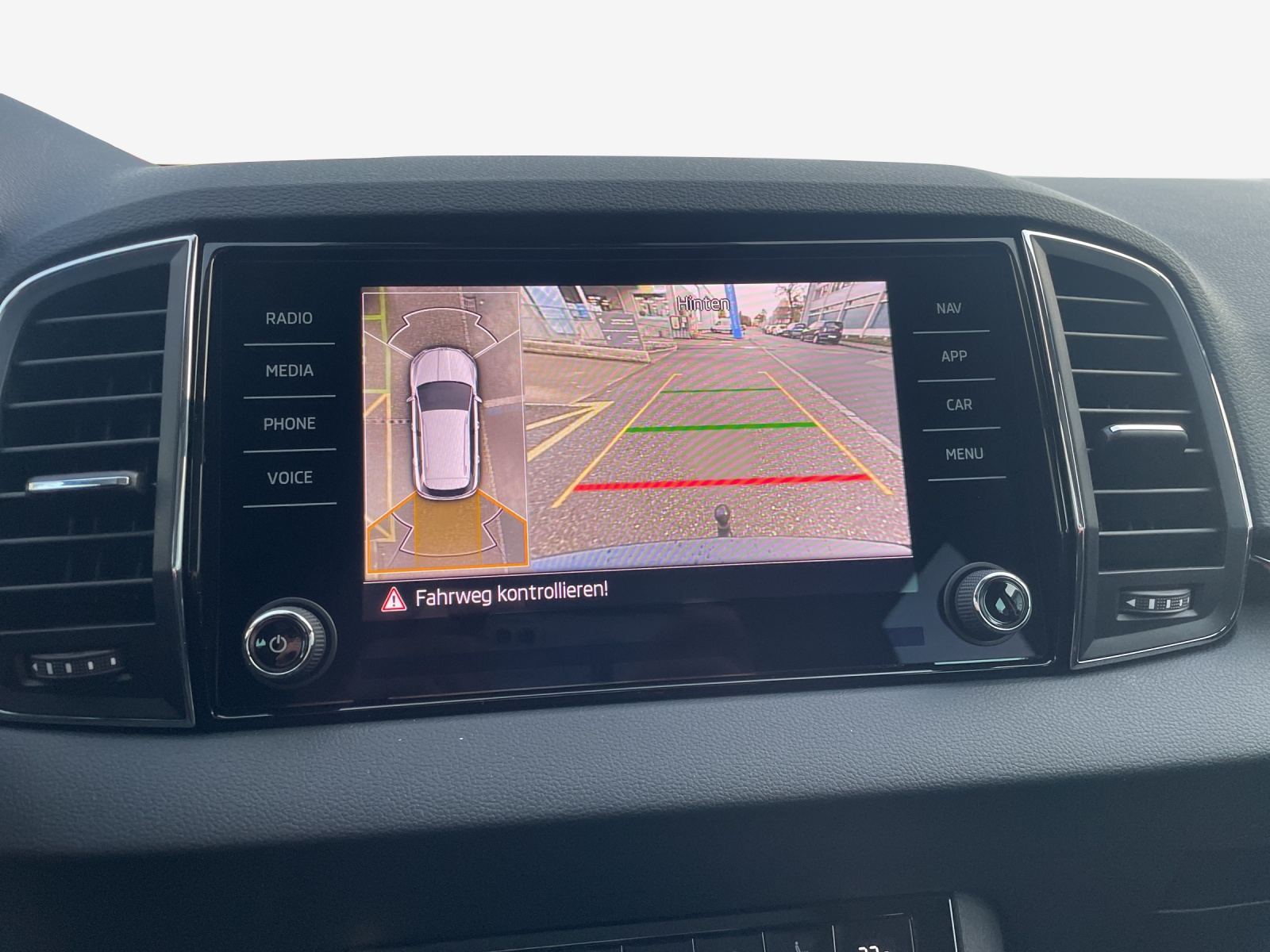SKODA Karoq 1.5 TSI Dynamic DSG-image-15