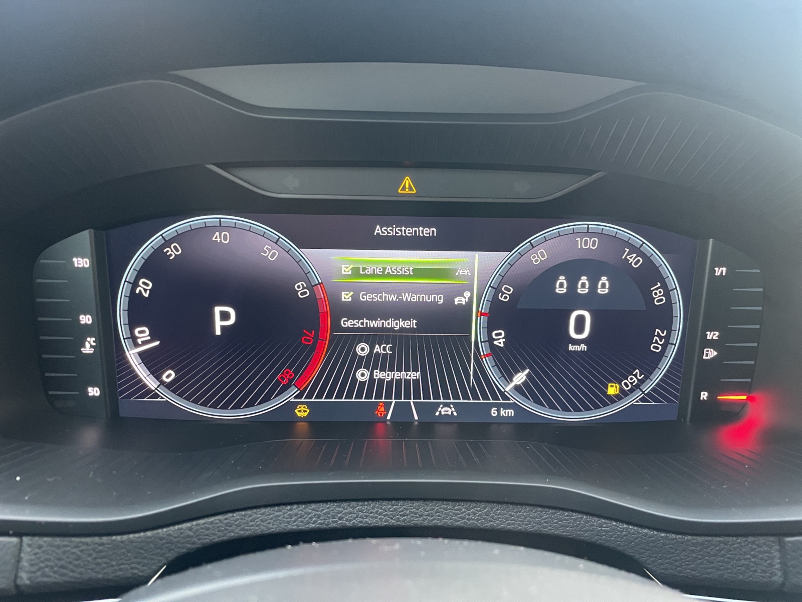 SKODA Karoq 1.5 TSI Dynamic DSG-image-14