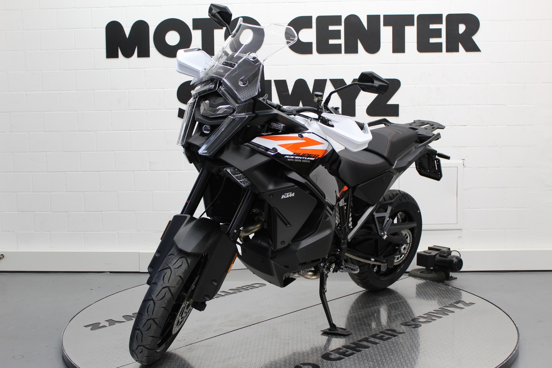 KTM 1390 Super Adventure S-image-2