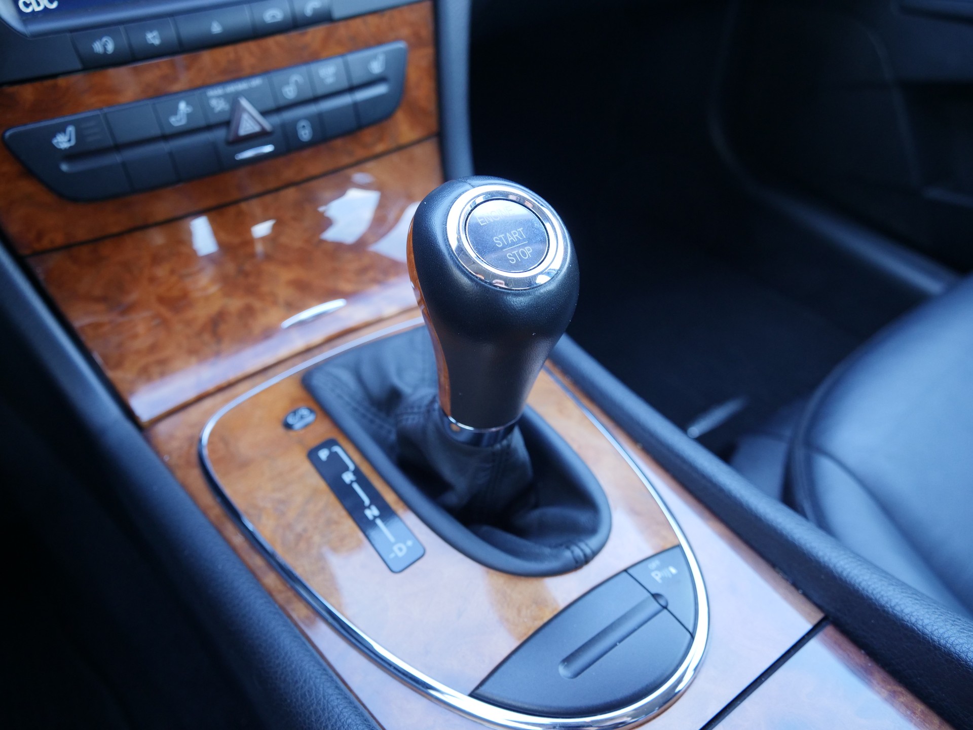 MERCEDES-BENZ E 320 CDI Elégance 4Matic Automatic-image-13