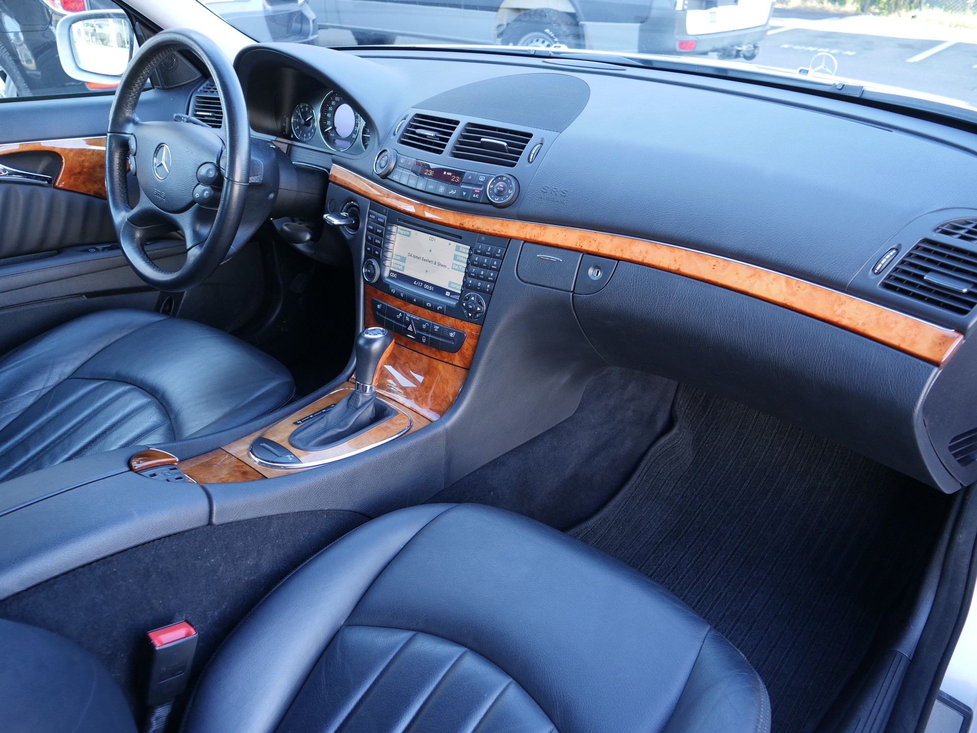 MERCEDES-BENZ E 320 CDI Elégance 4Matic Automatic-image-8