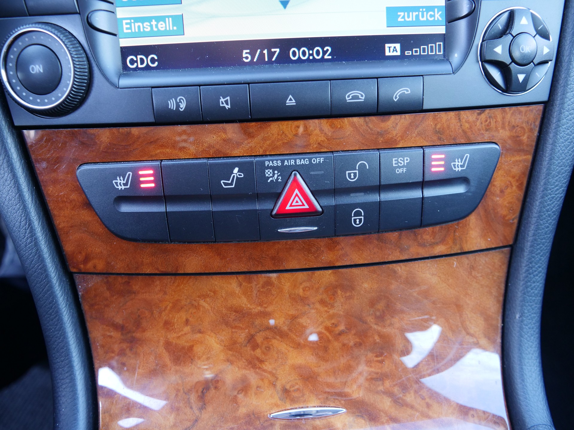 MERCEDES-BENZ E 320 CDI Elégance 4Matic Automatic-image-12
