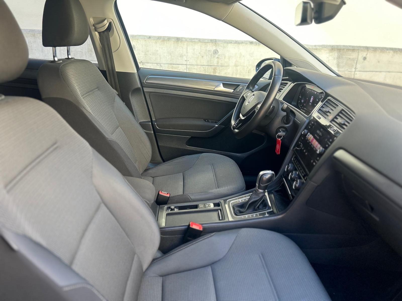 VW Golf Variant 2.0 TDI Comfortline 4Motion DSG-image-11