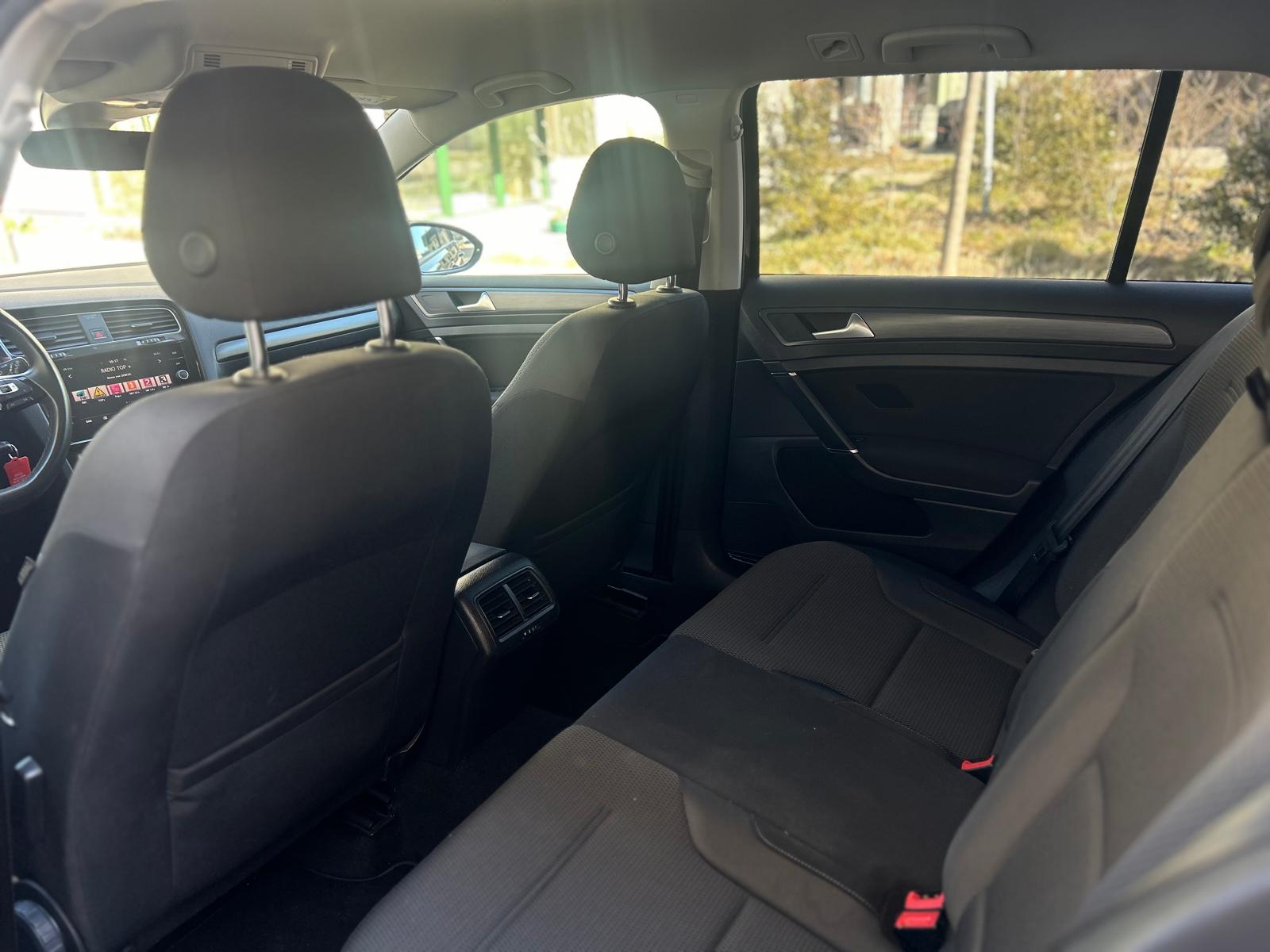 VW Golf Variant 2.0 TDI Comfortline 4Motion DSG-image-9