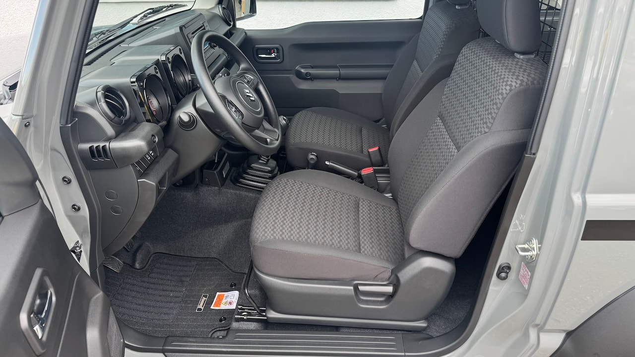 SUZUKI JIMNY 1.5 HORIZON EDITION 4x4 | 2 PLATZER | MANUEL-image-17