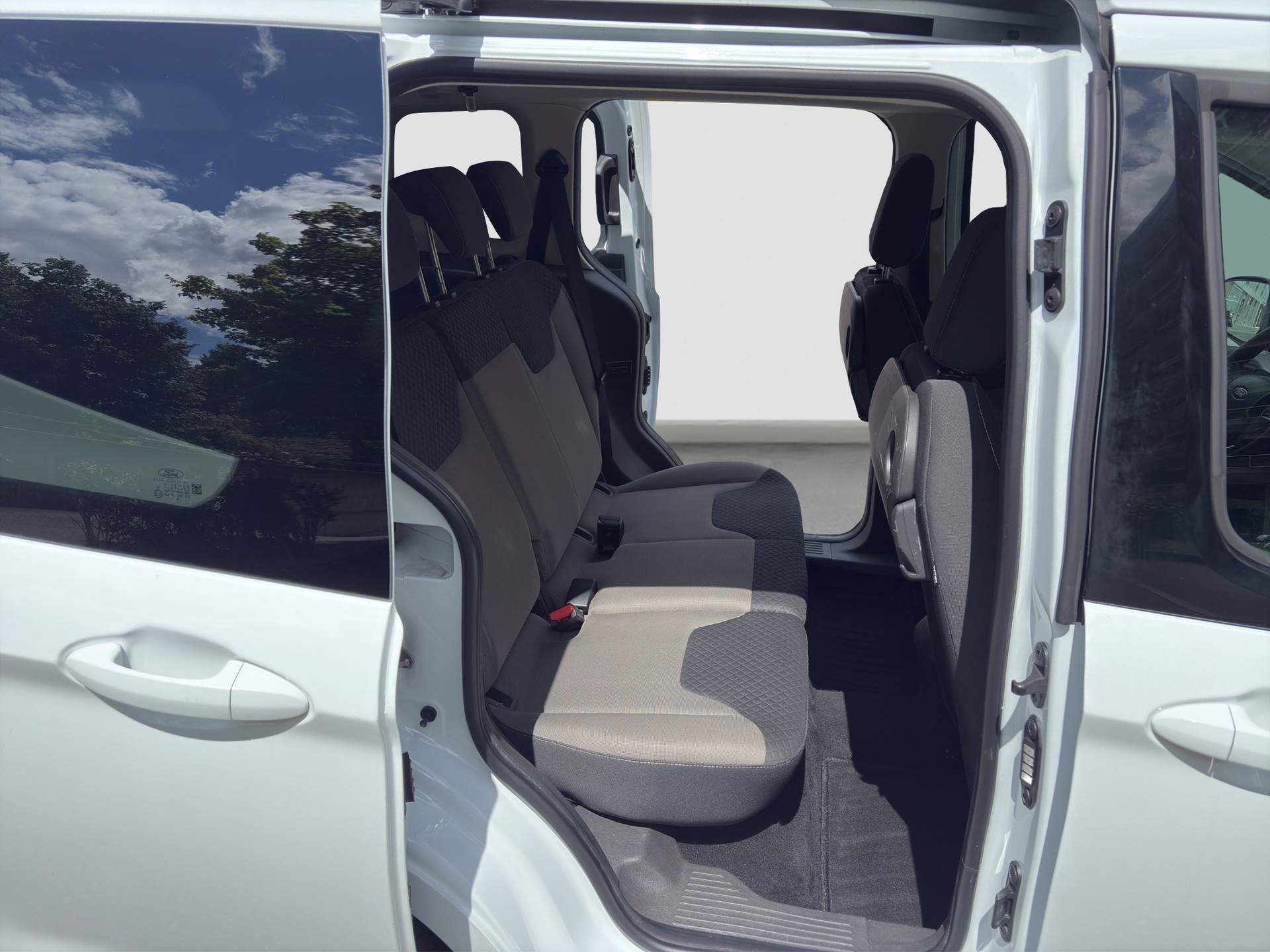 FORD Tourneo Courier 1.0 SCTi Titanium-image-9