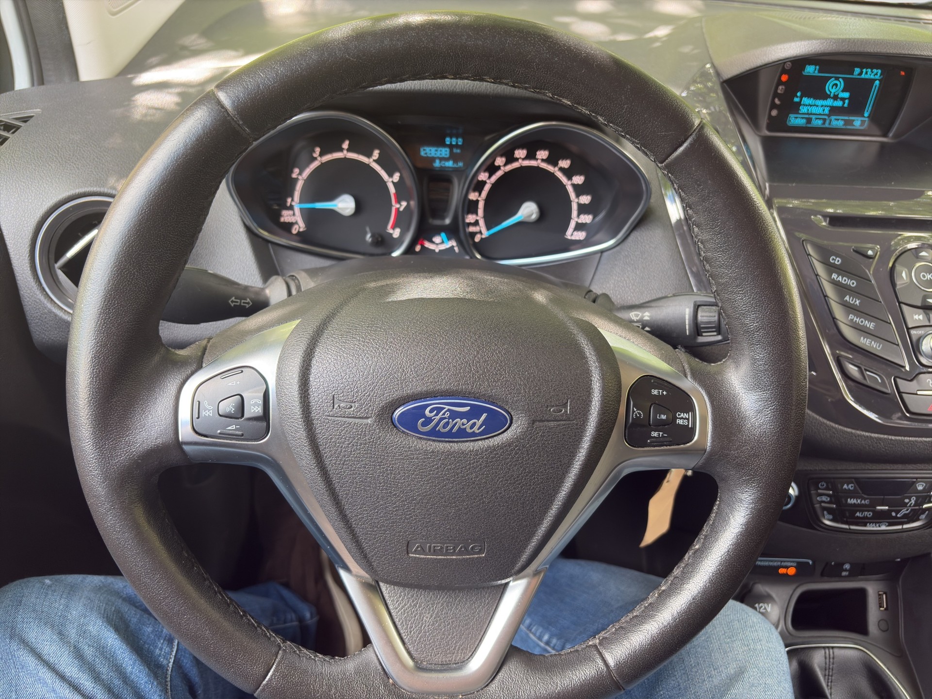 FORD Tourneo Courier 1.0 SCTi Titanium-image-12