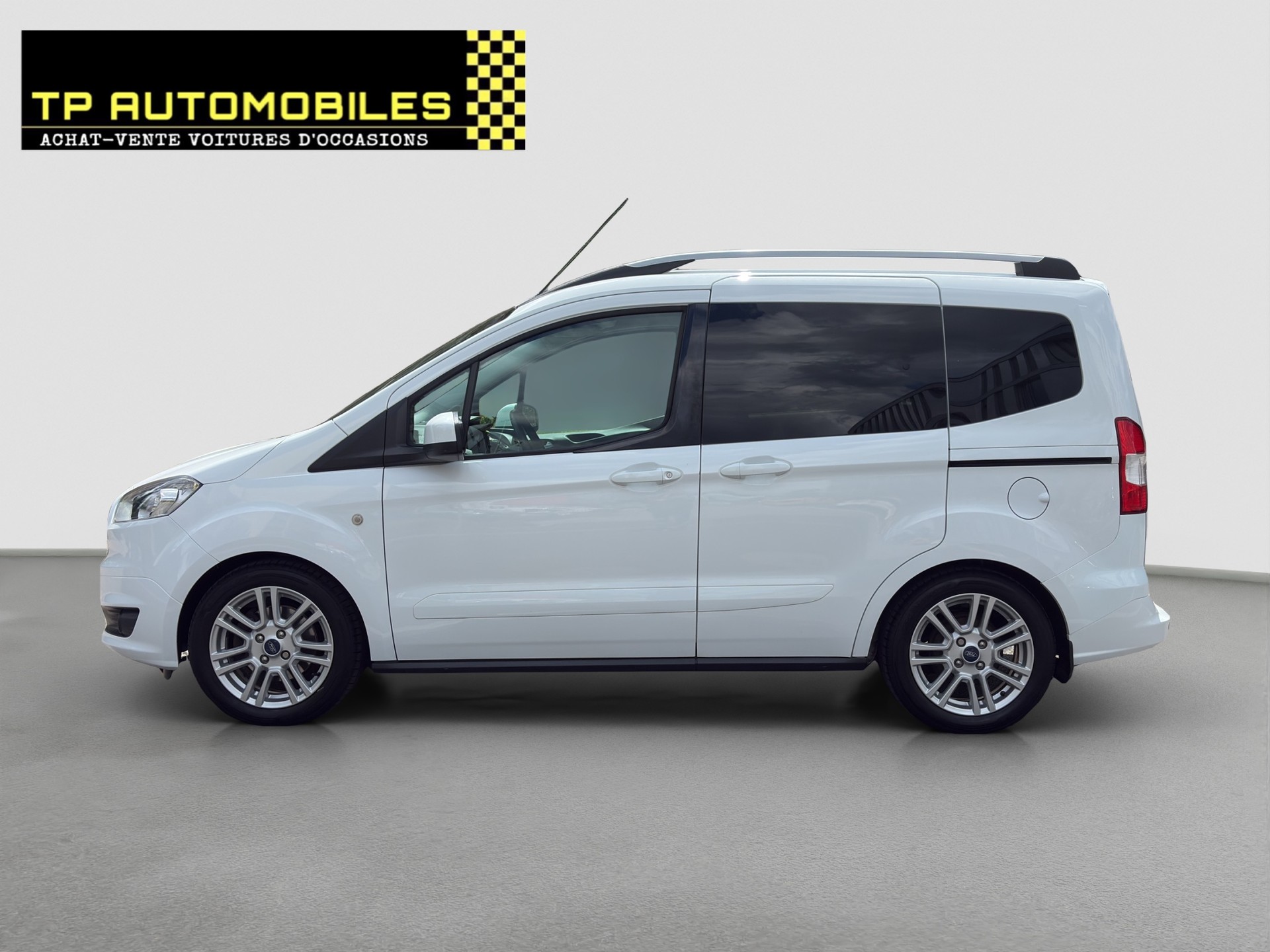FORD Tourneo Courier 1.0 SCTi Titanium-image-7
