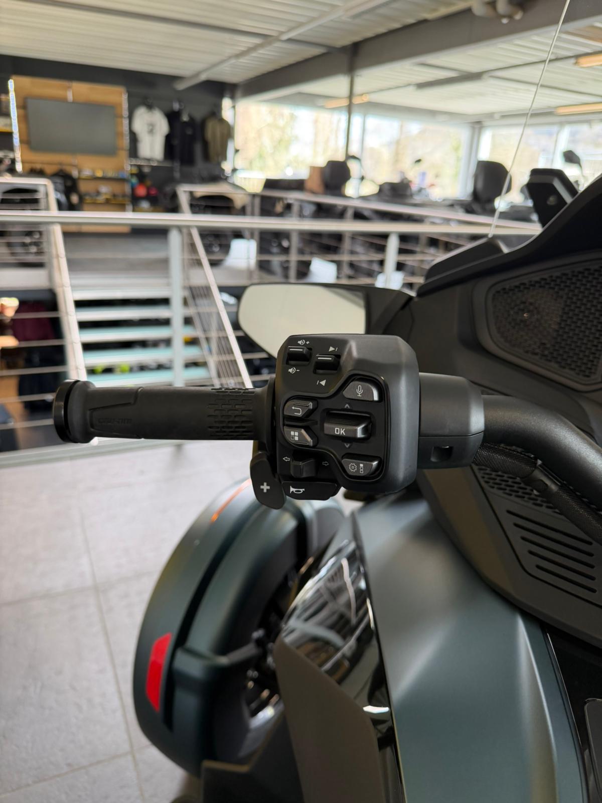 CAN-AM Spyder RT LTD-image-12