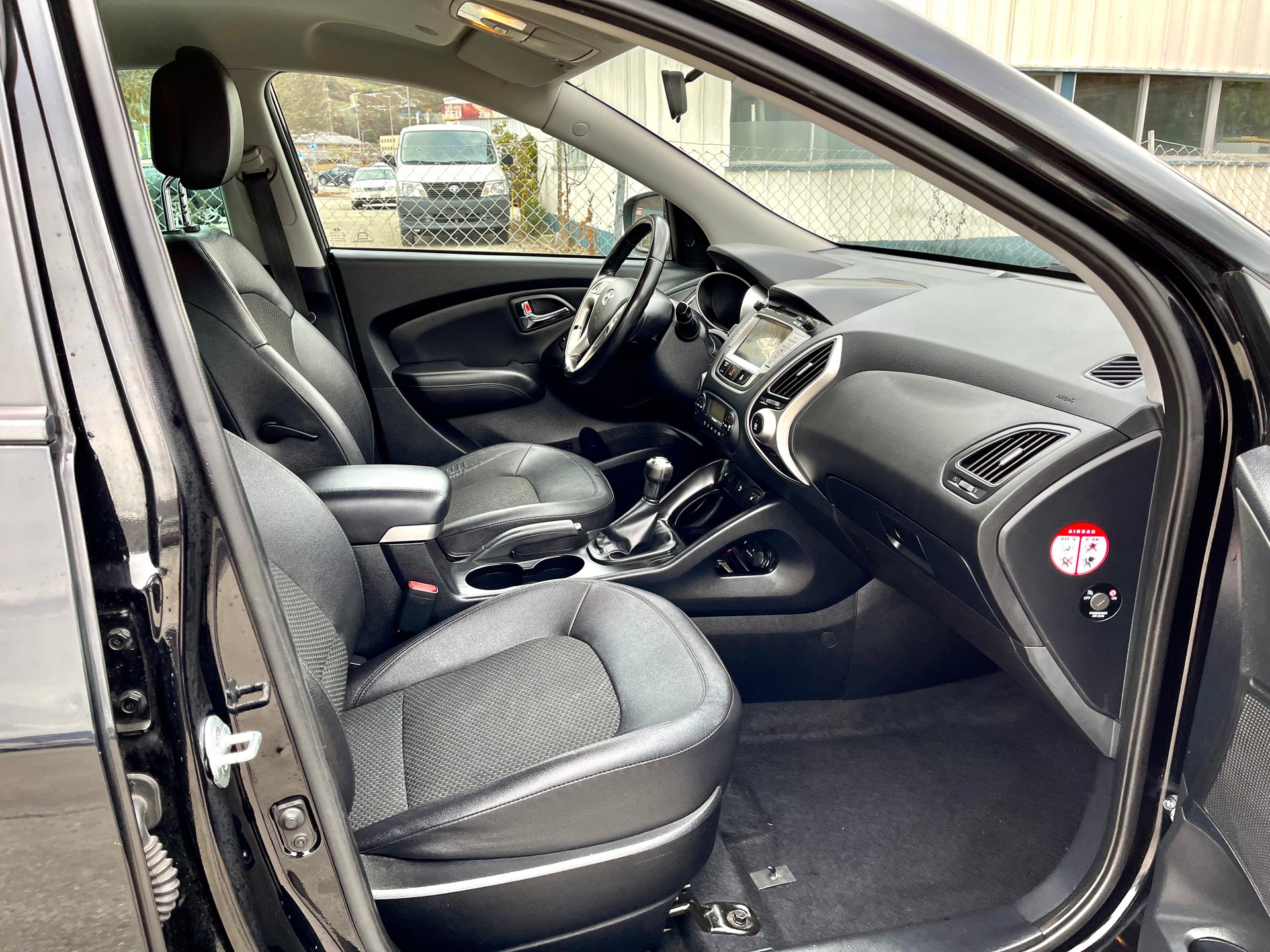 HYUNDAI iX 35 2.0 Premium 4WD-image-21