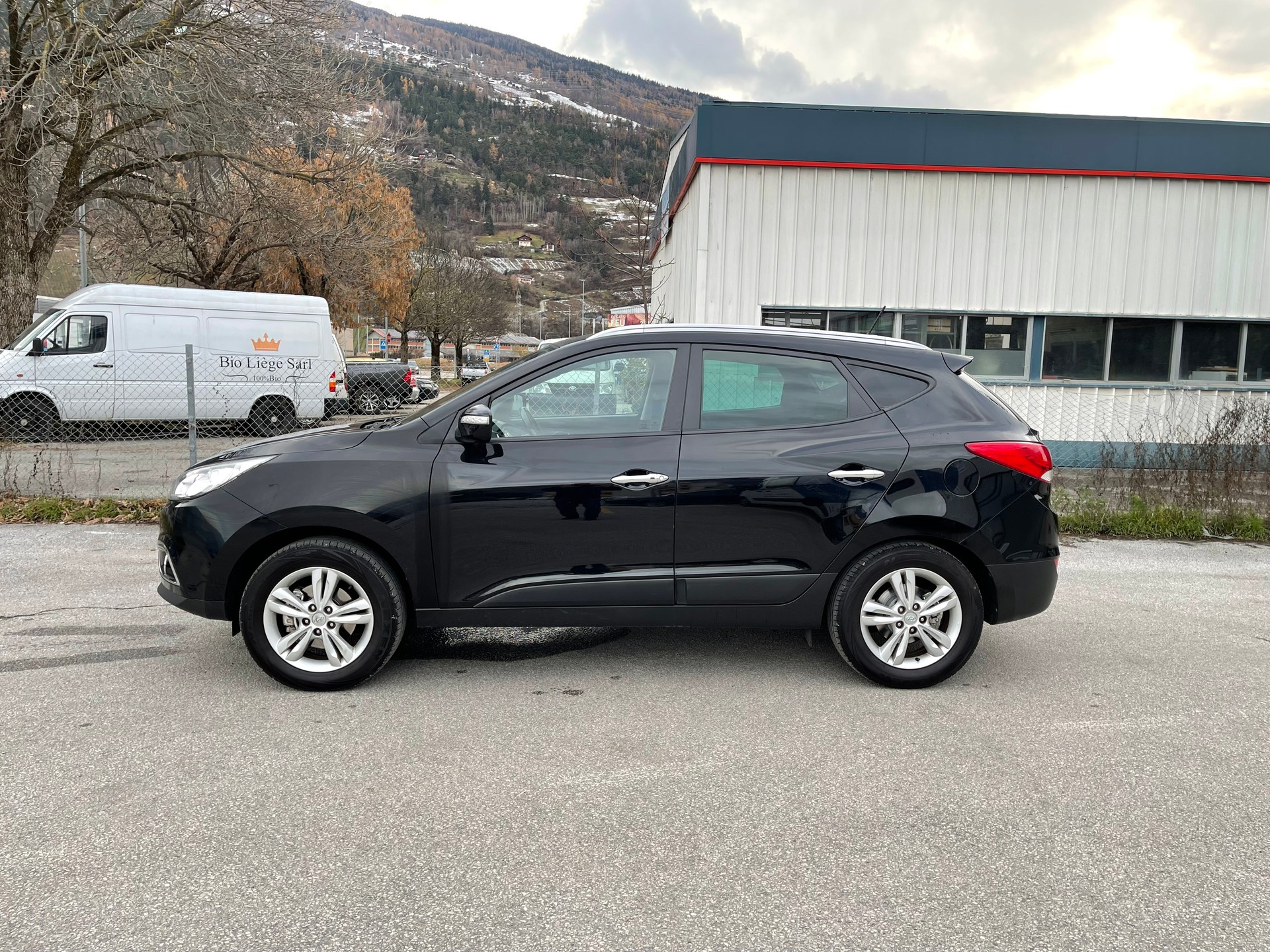 HYUNDAI iX 35 2.0 Premium 4WD-image-24