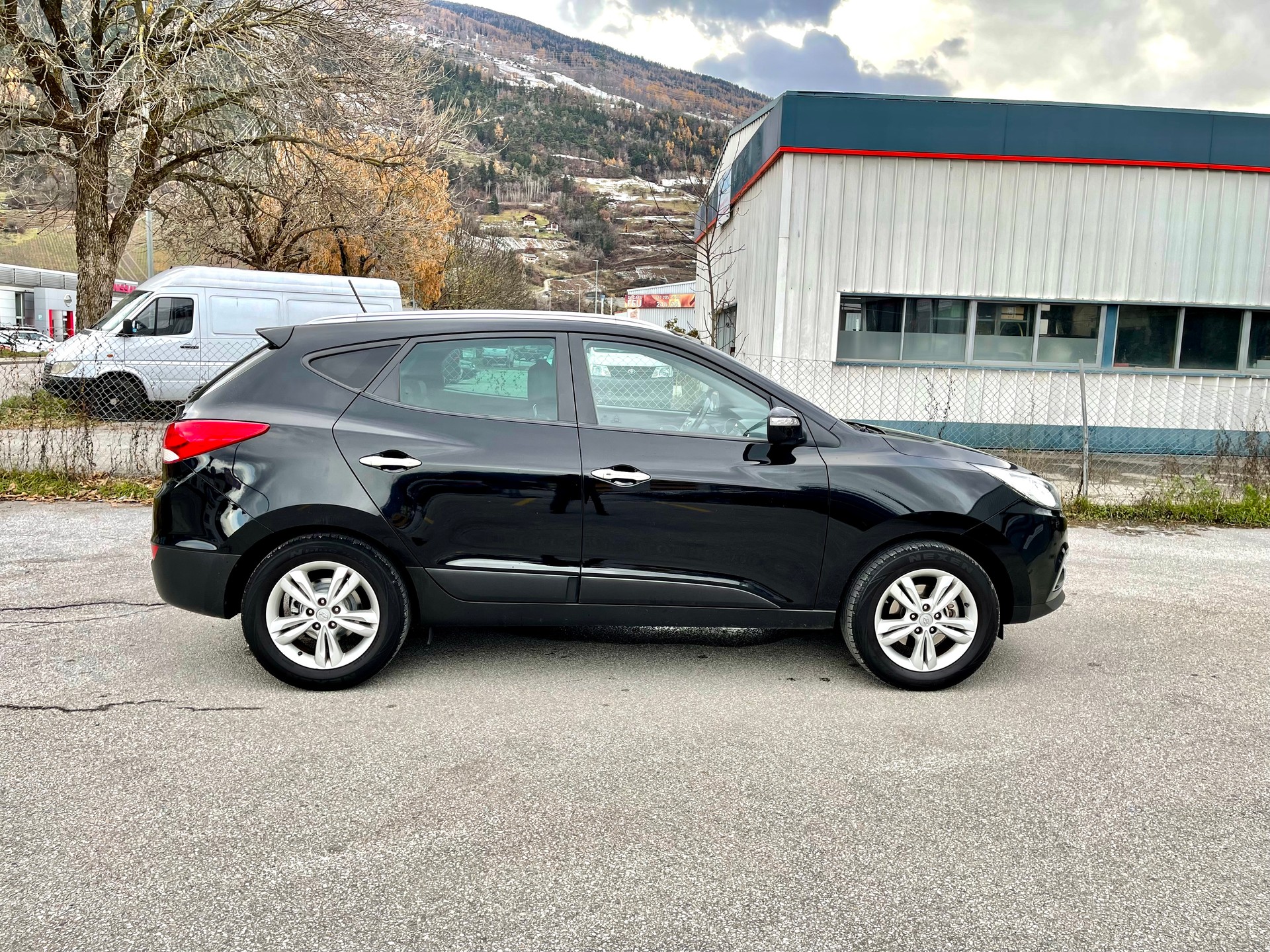 HYUNDAI iX 35 2.0 Premium 4WD-image-20