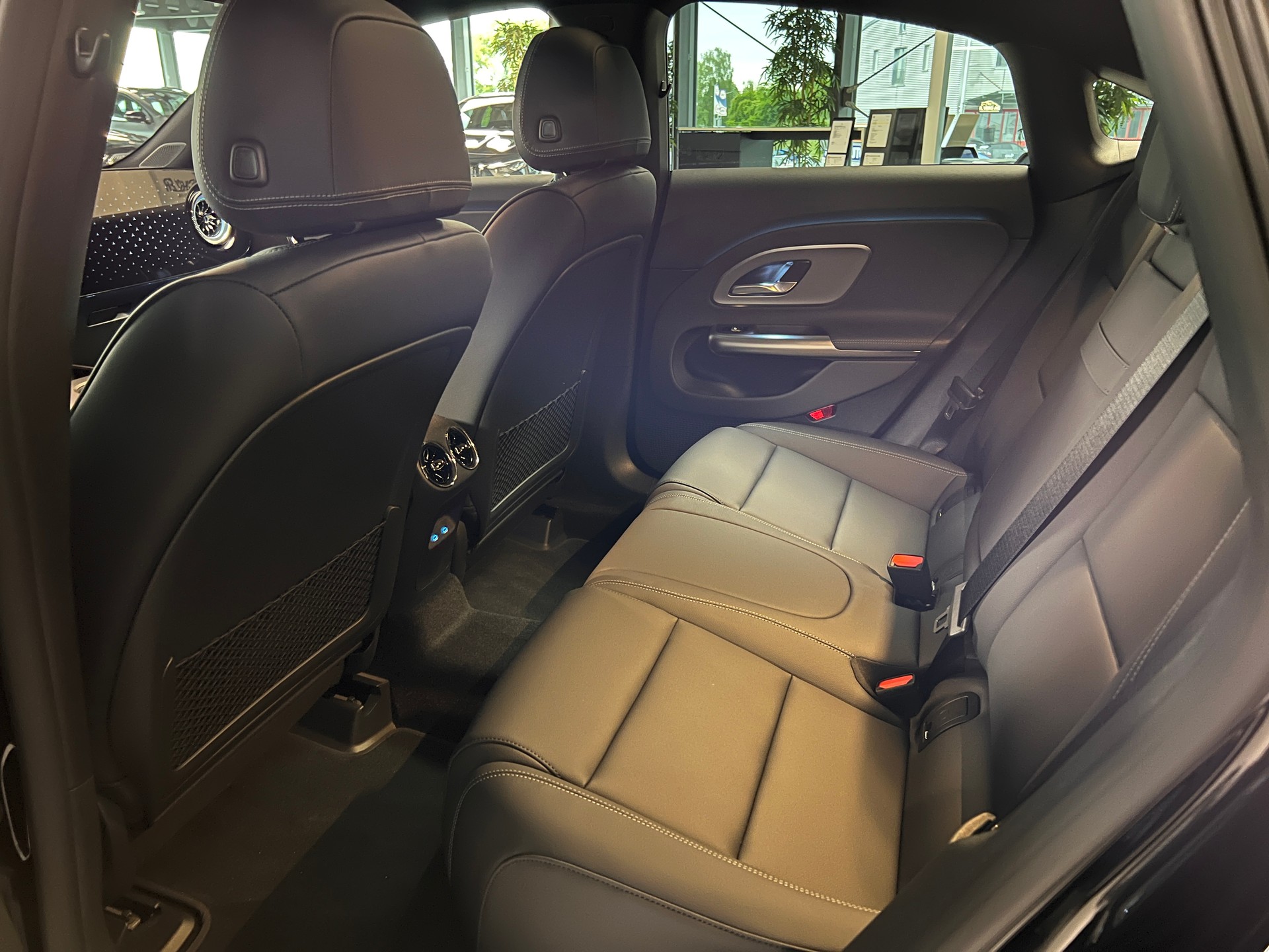 MERCEDES-BENZ CLA 200 8G-DCT 4Matic-image-8