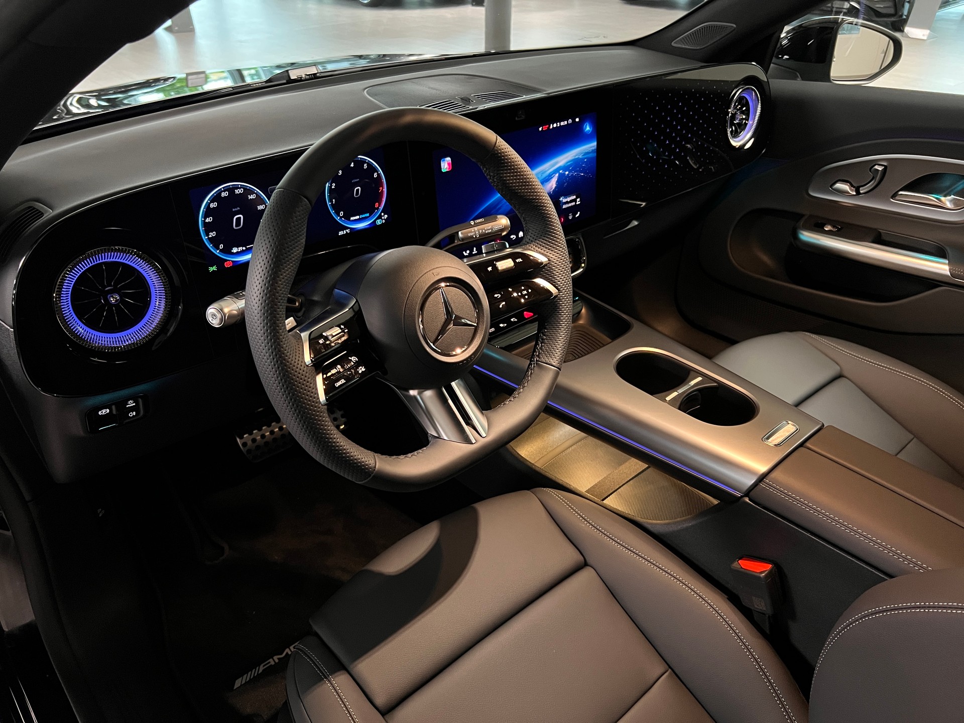MERCEDES-BENZ CLA 200 8G-DCT 4Matic-image-10