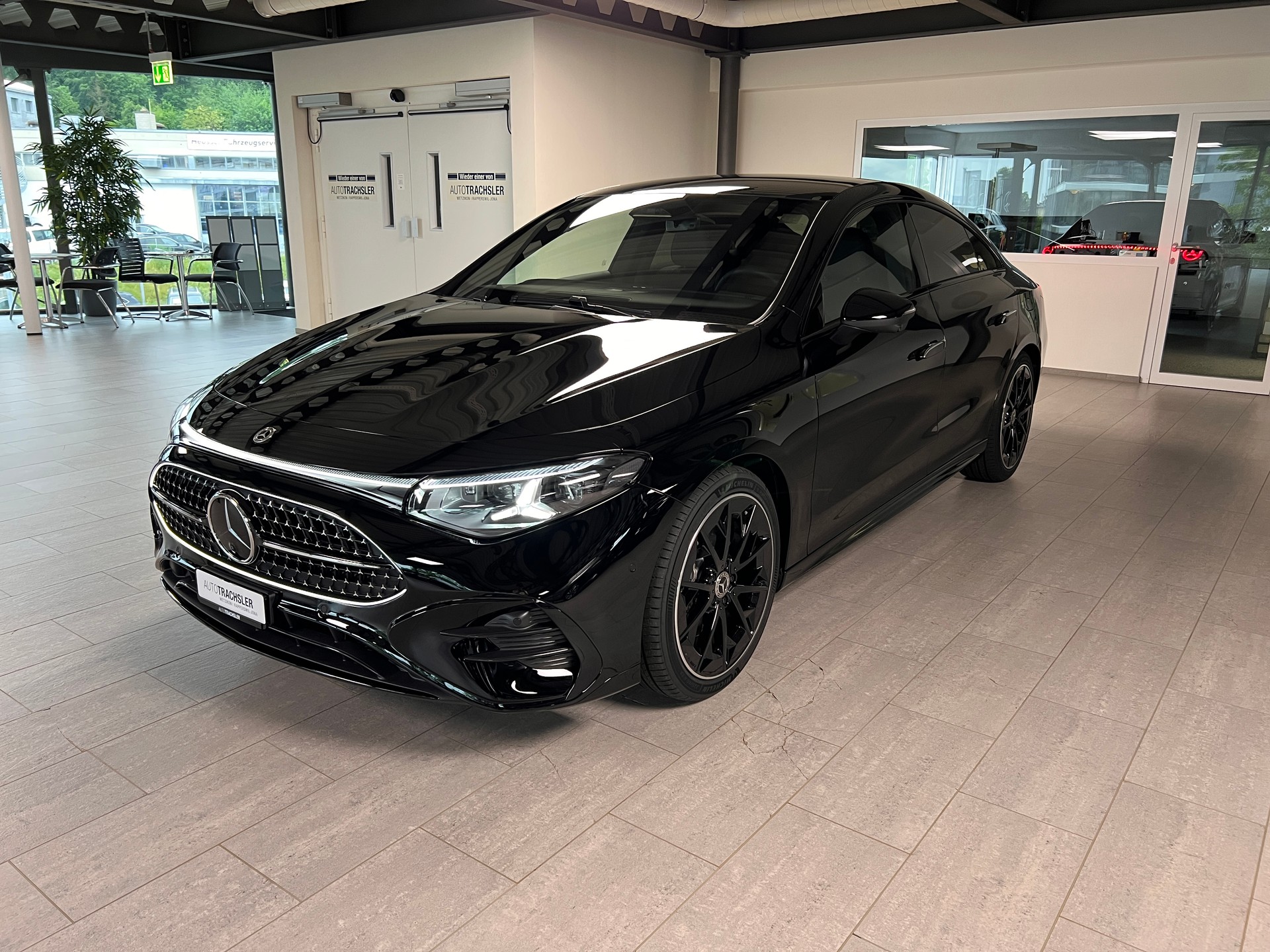 MERCEDES-BENZ CLA 200 8G-DCT 4Matic-image-3