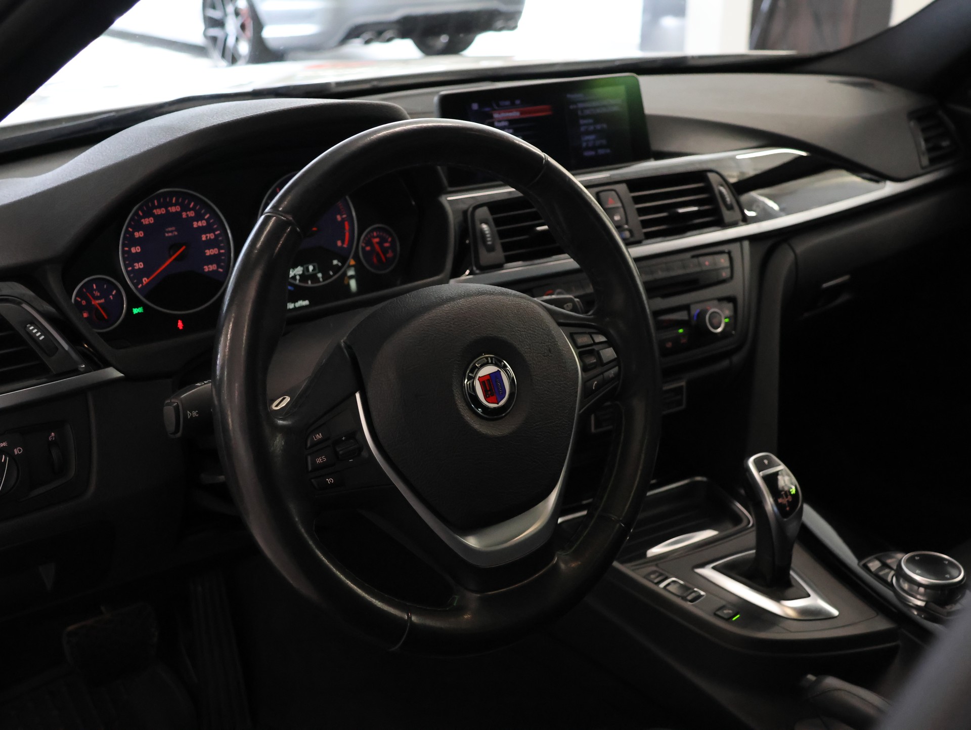 BMW-ALPINA D3 BiTurbo Touring 3.0d Switch-Tronic *Alpinaweiss*Harman&Kardon*-image-18