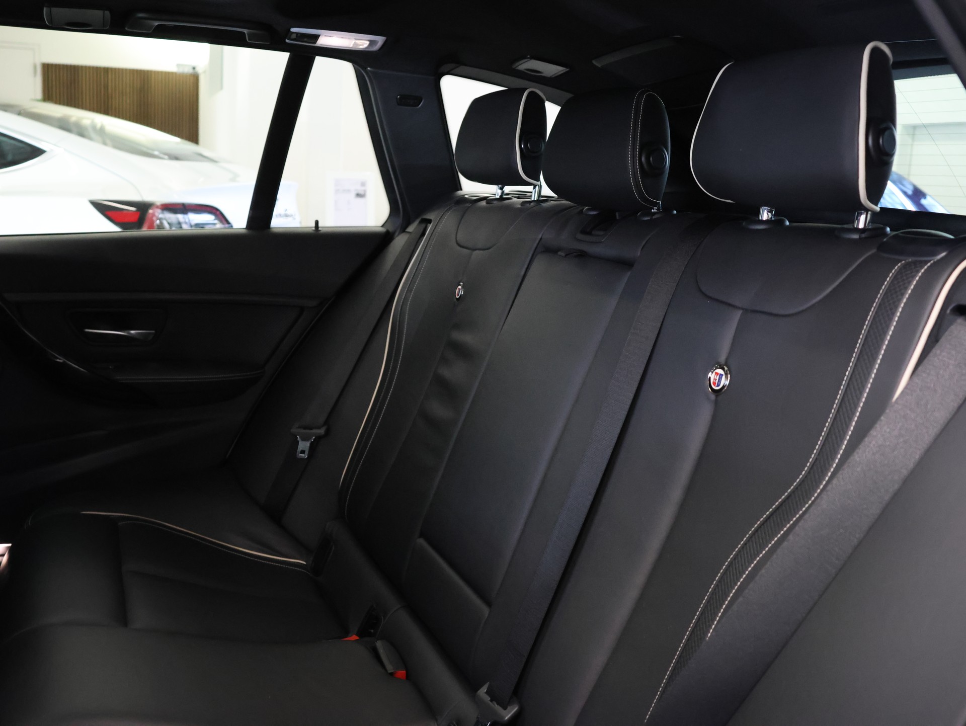 BMW-ALPINA D3 BiTurbo Touring 3.0d Switch-Tronic *Alpinaweiss*Harman&Kardon*-image-25