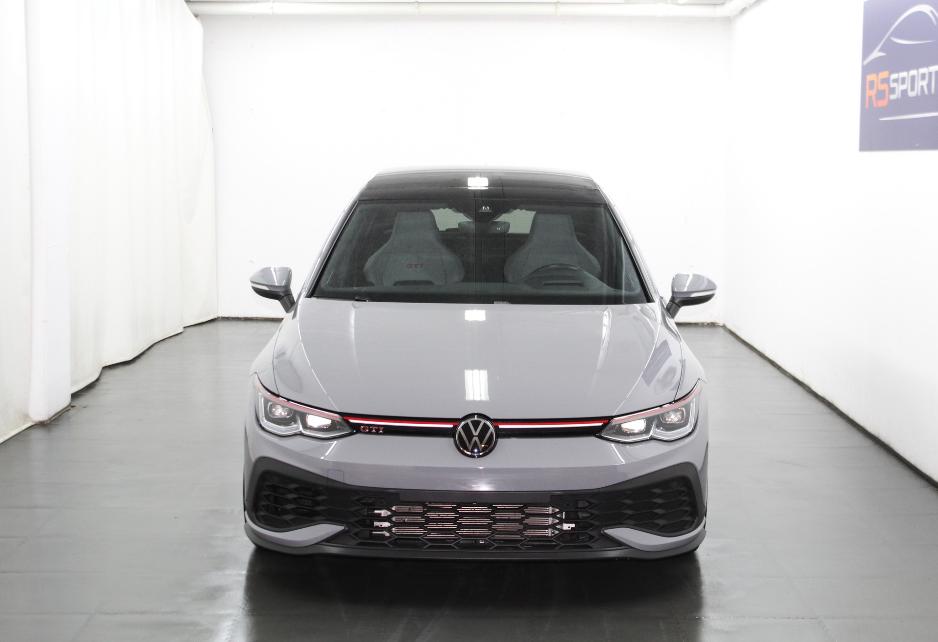 VW Golf 2.0 TSI GTI Clubsport DSG Performance Paket Akrapovic / CH-Fahrzeug-showroom-element-2