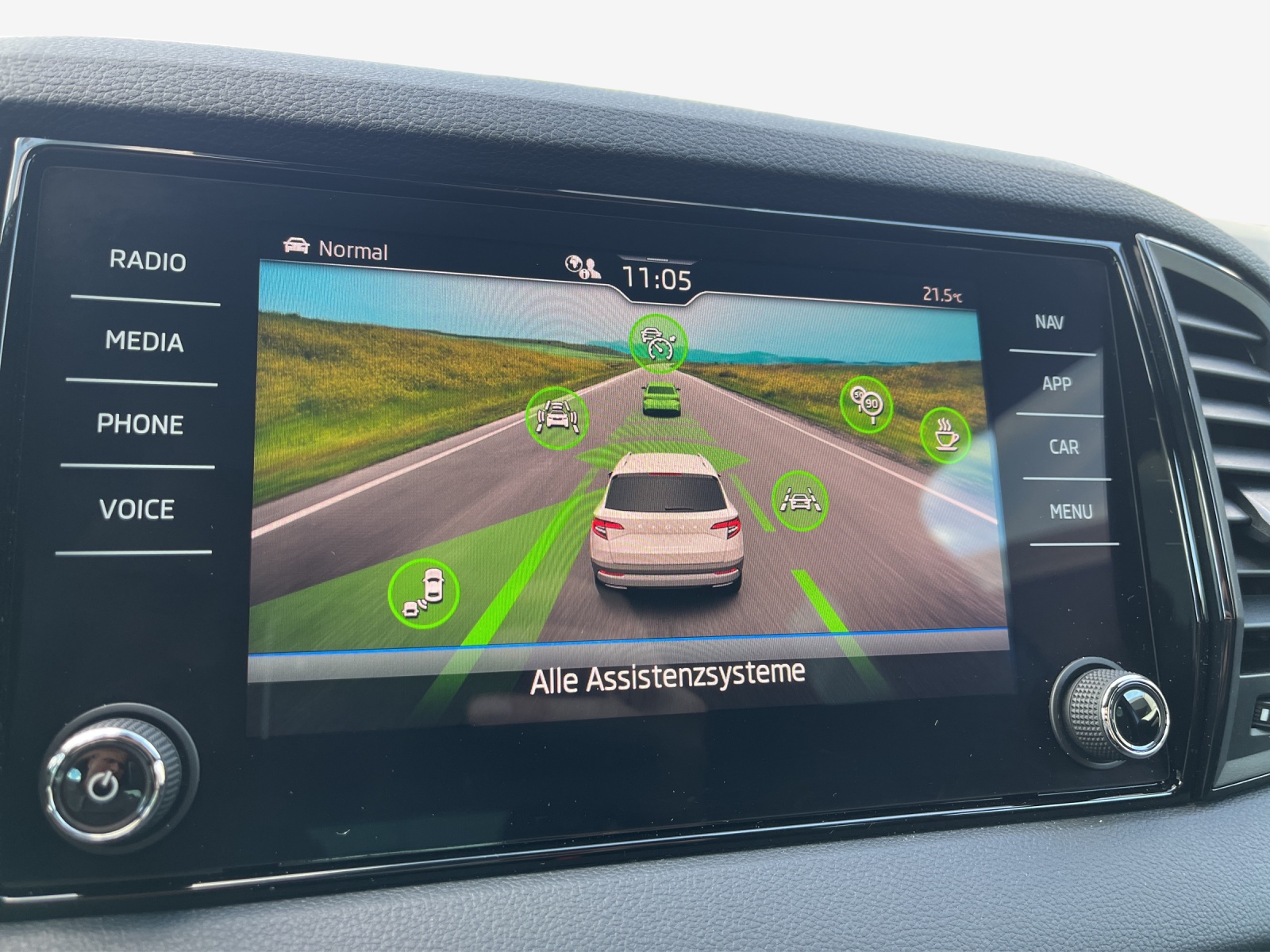 SKODA Karoq 1.5 TSI ACT SportLine DSG-image-15
