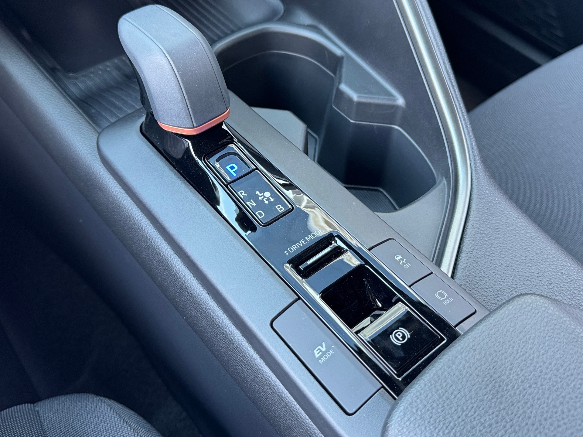 TOYOTA C-HR 2.0 HSD CVT Swiss Edition-image-22