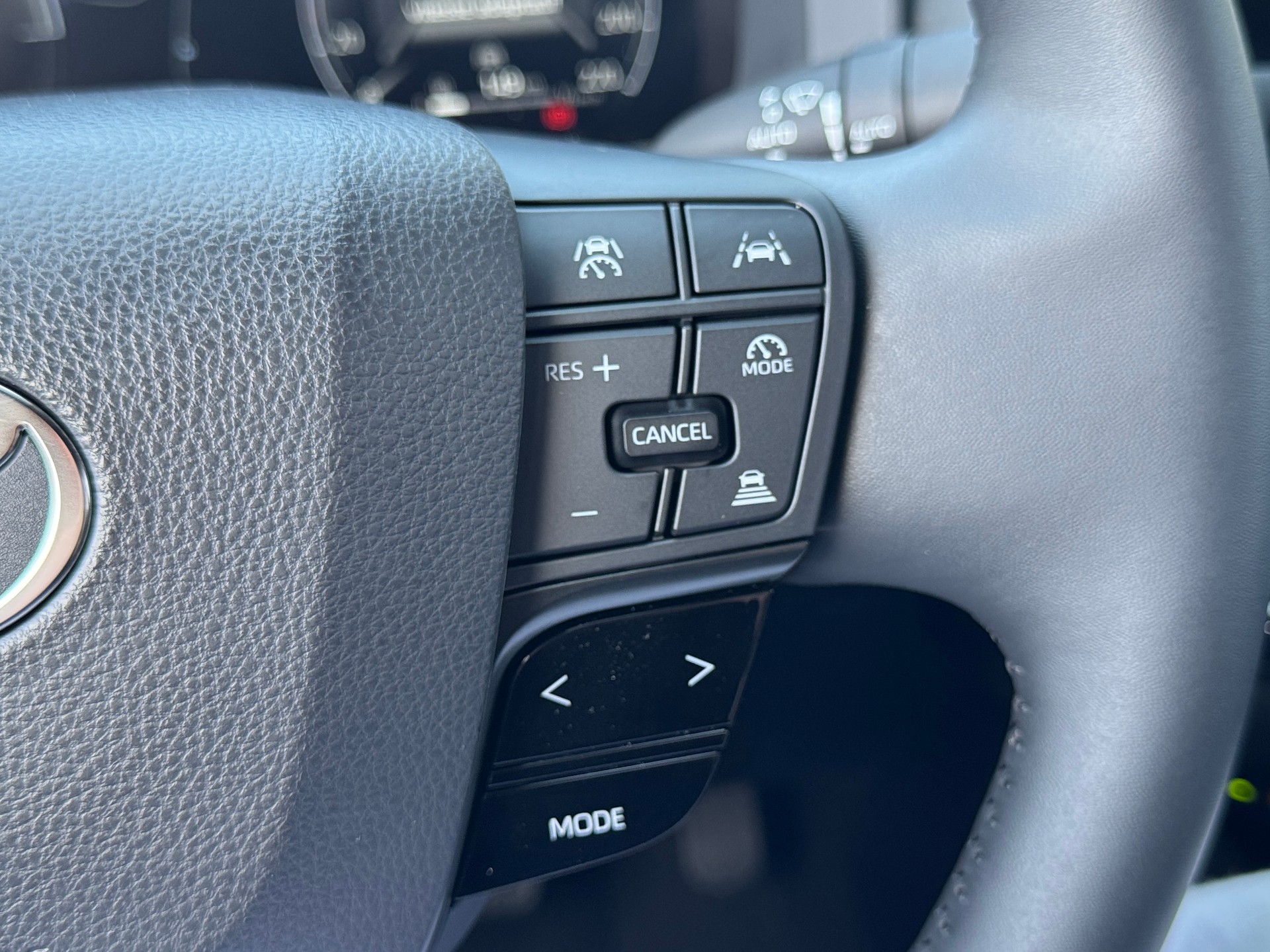 TOYOTA C-HR 2.0 HSD CVT Swiss Edition-image-16