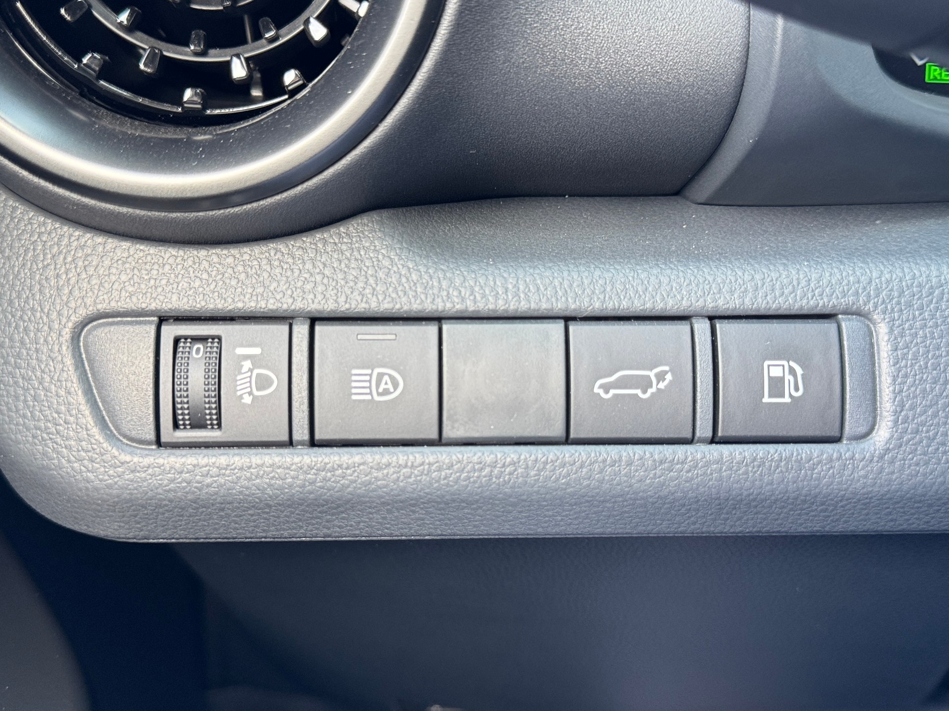 TOYOTA C-HR 2.0 HSD CVT Swiss Edition-image-19