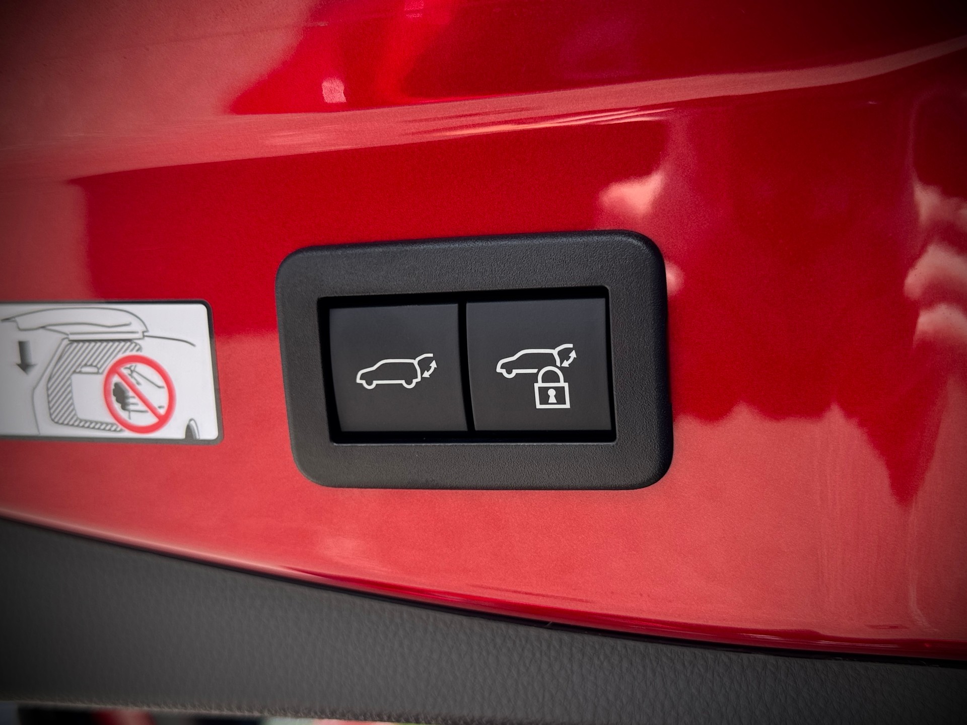 TOYOTA C-HR 2.0 HSD CVT Swiss Edition-image-9