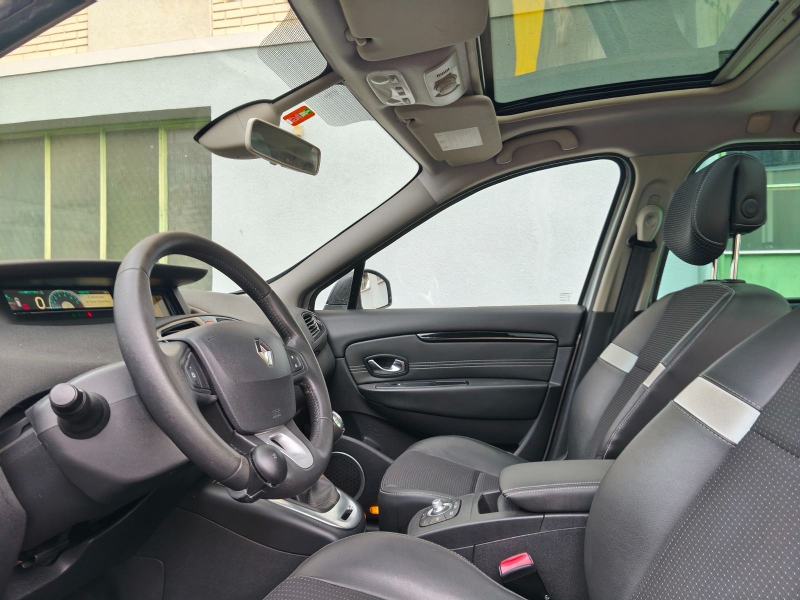 RENAULT Grand Scénic 1.4 16V Turbo Dynamique-image-8