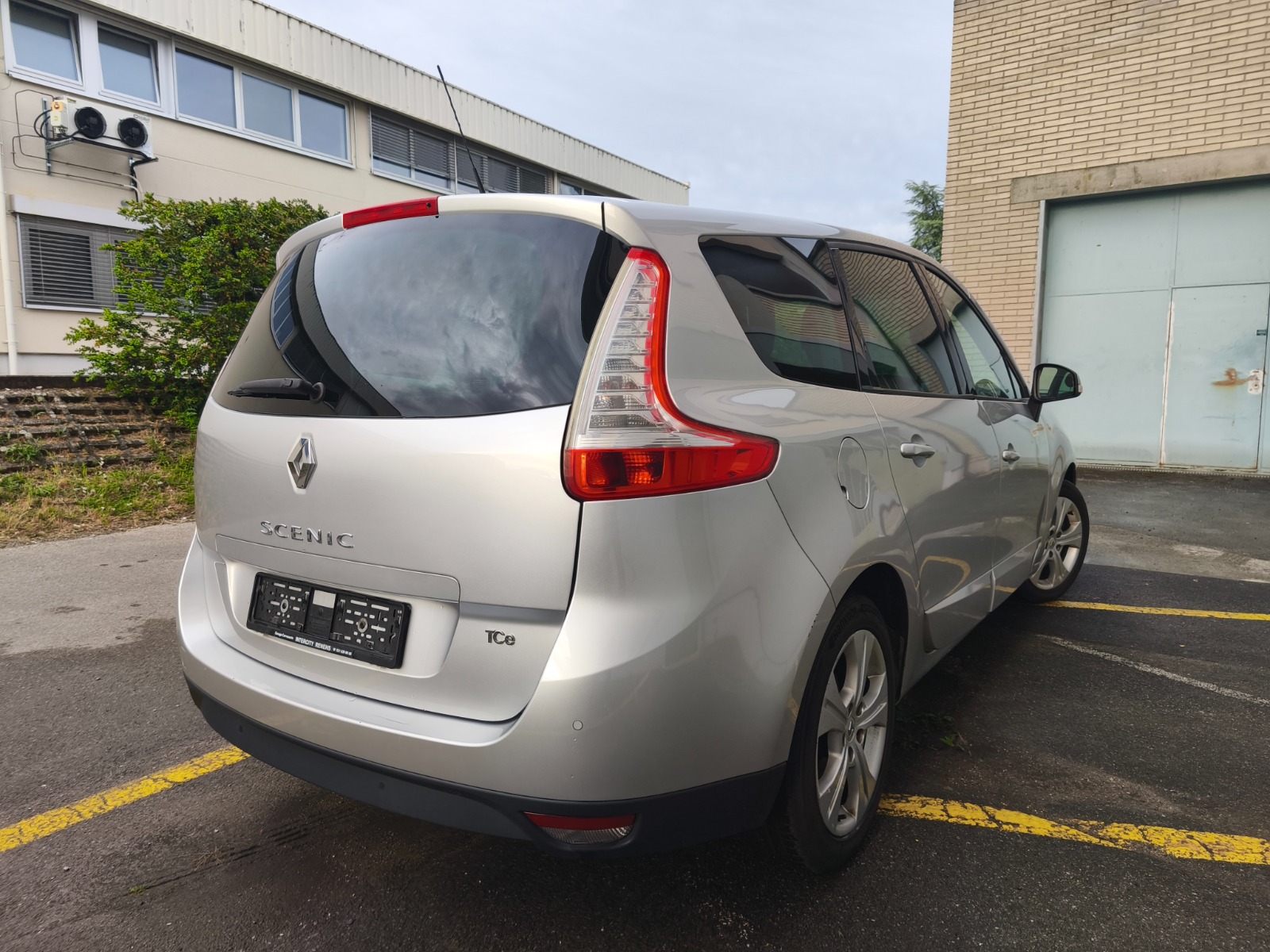 RENAULT Grand Scénic 1.4 16V Turbo Dynamique-image-3