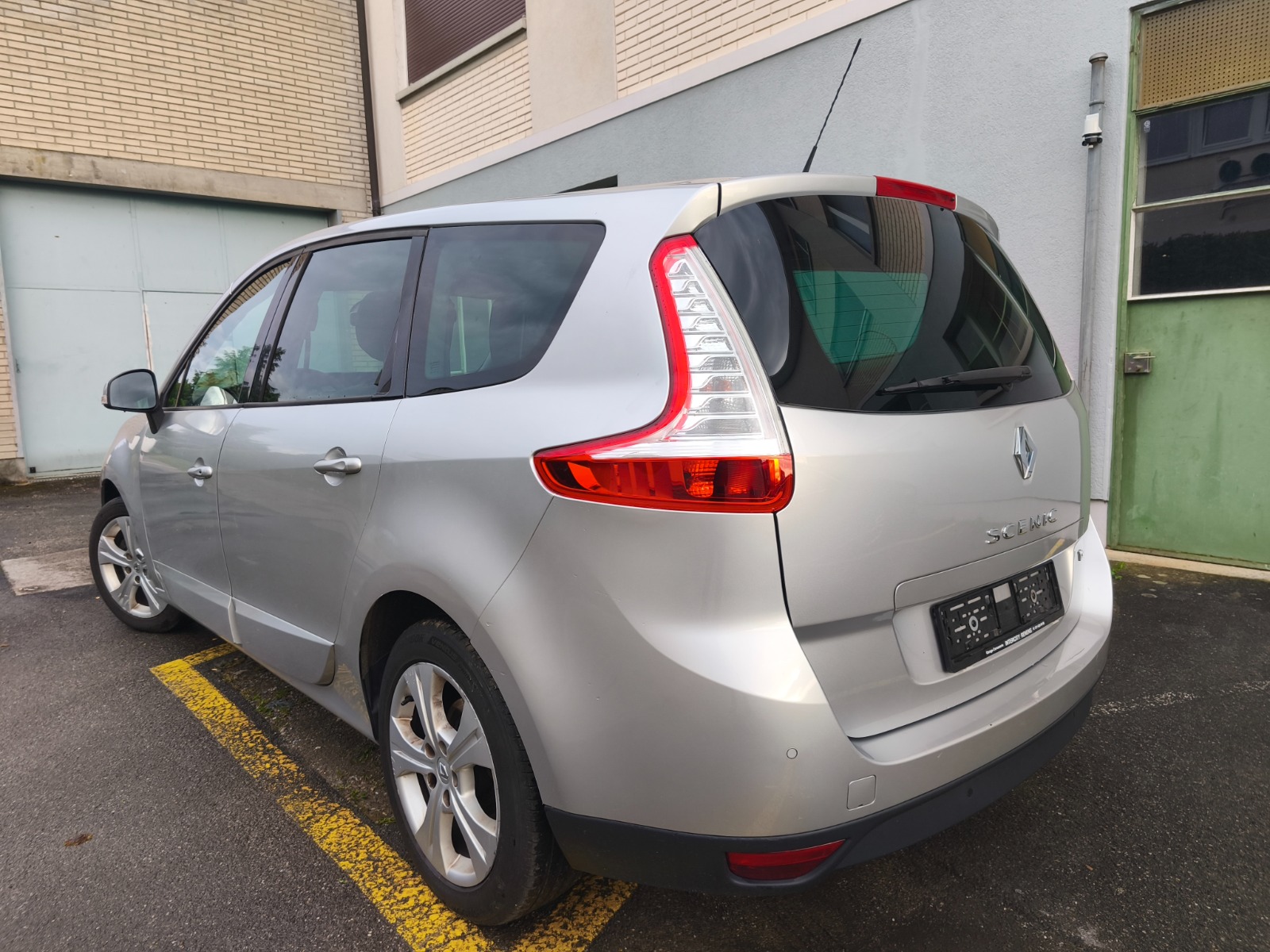 RENAULT Grand Scénic 1.4 16V Turbo Dynamique-image-5