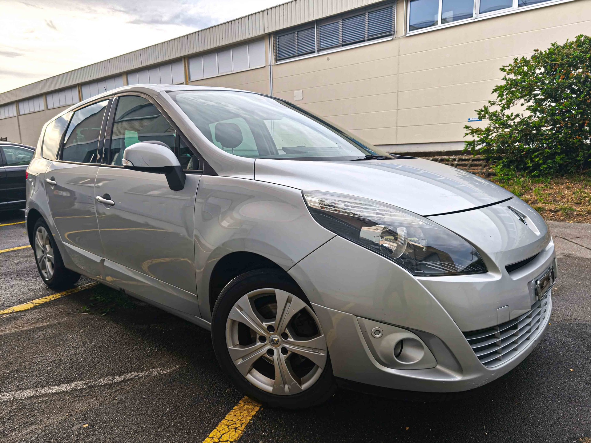 RENAULT Grand Scénic 1.4 16V Turbo Dynamique-image-1