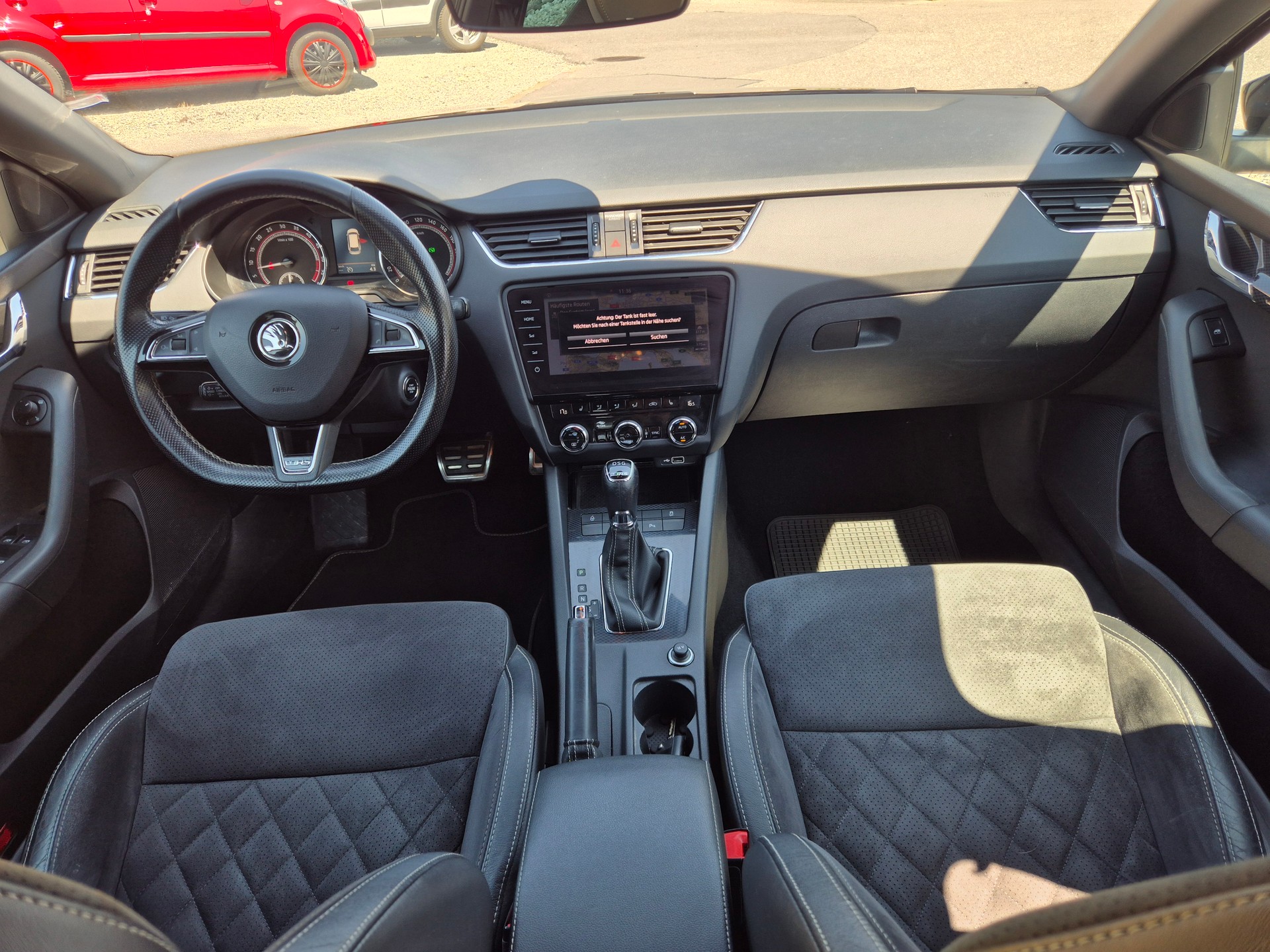 SKODA Octavia Combi 2.0 TDI RS 4x4 DSG-image-10