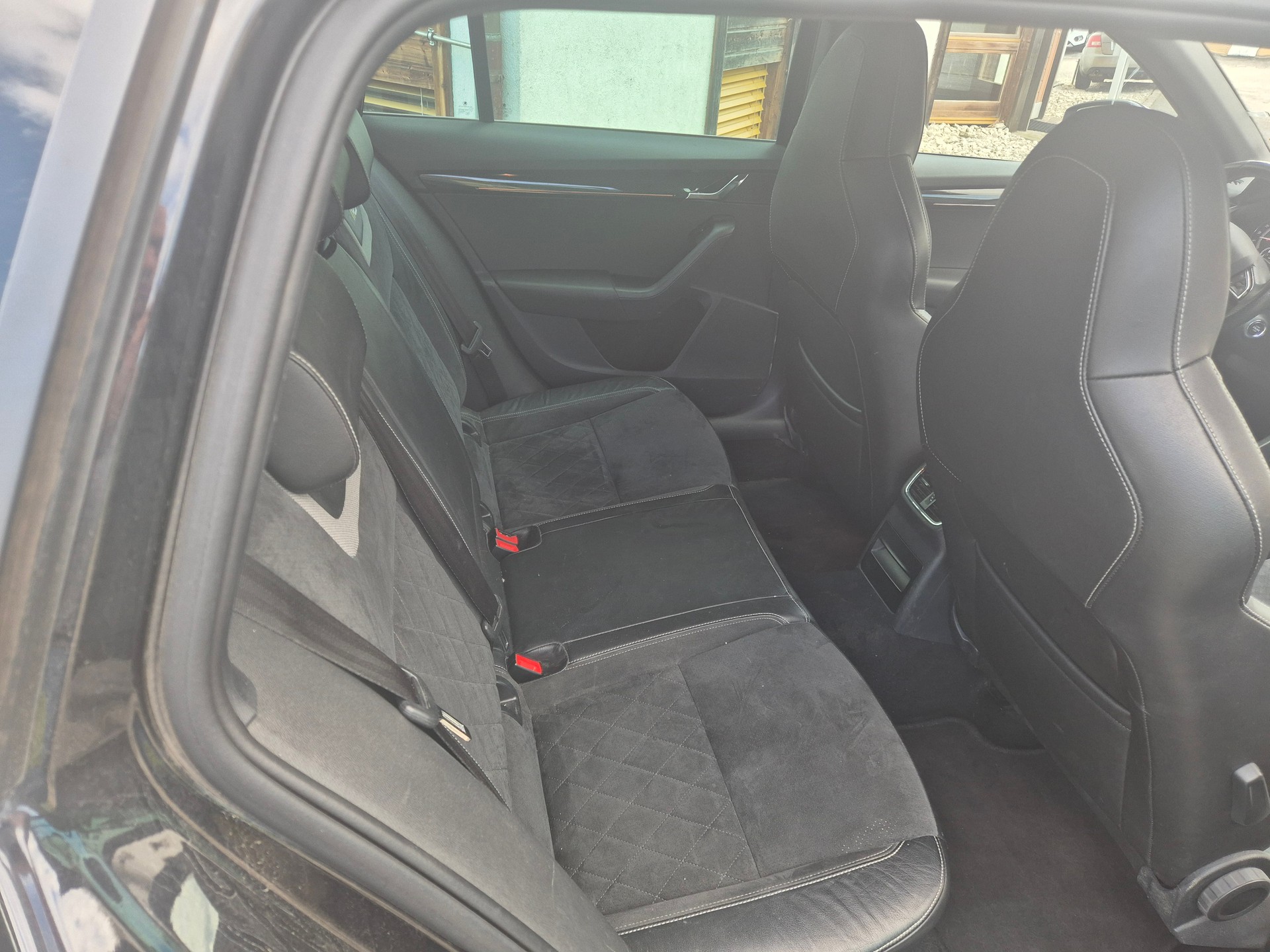 SKODA Octavia Combi 2.0 TDI RS 4x4 DSG-image-7
