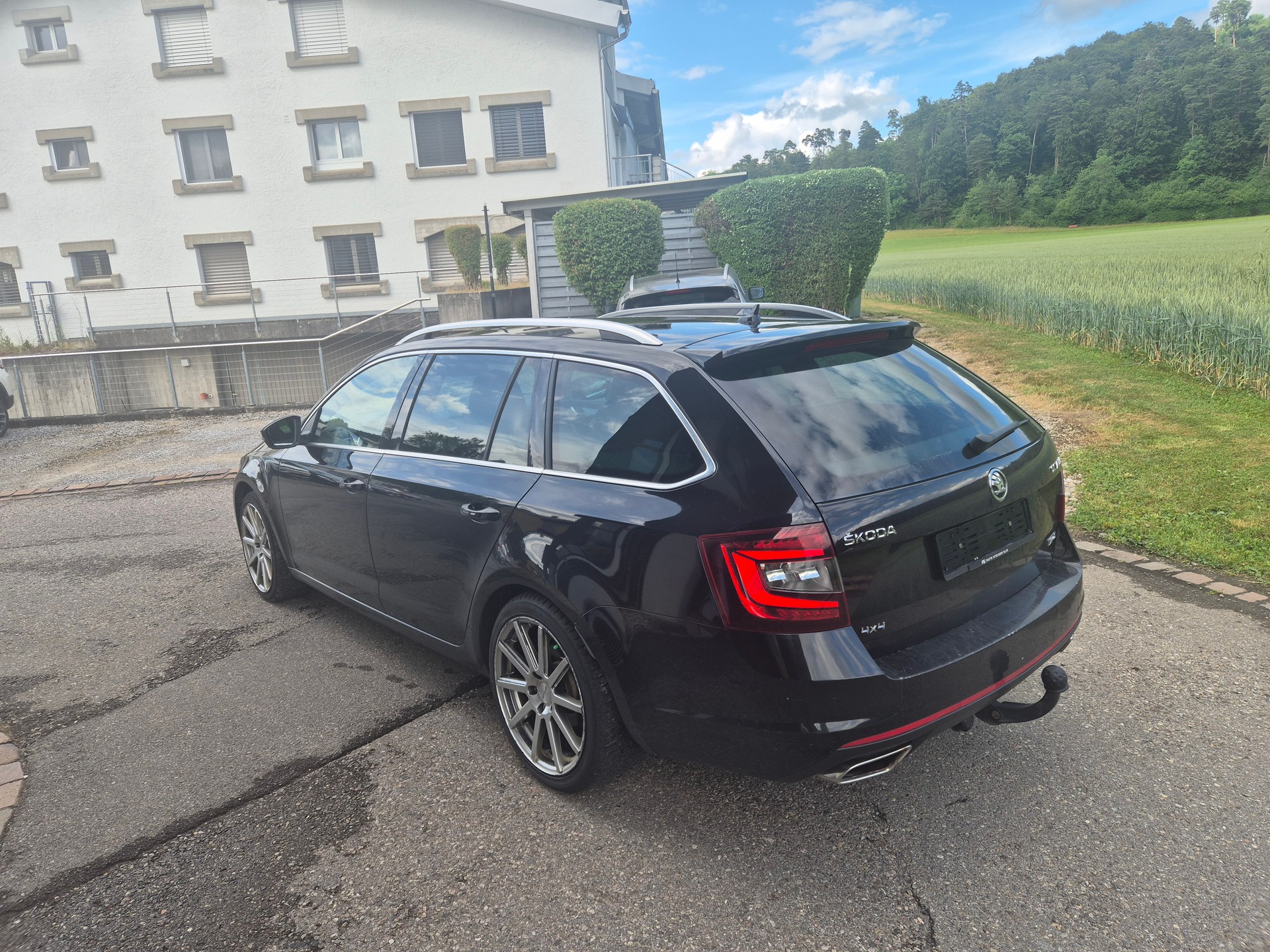 SKODA Octavia Combi 2.0 TDI RS 4x4 DSG-image-13