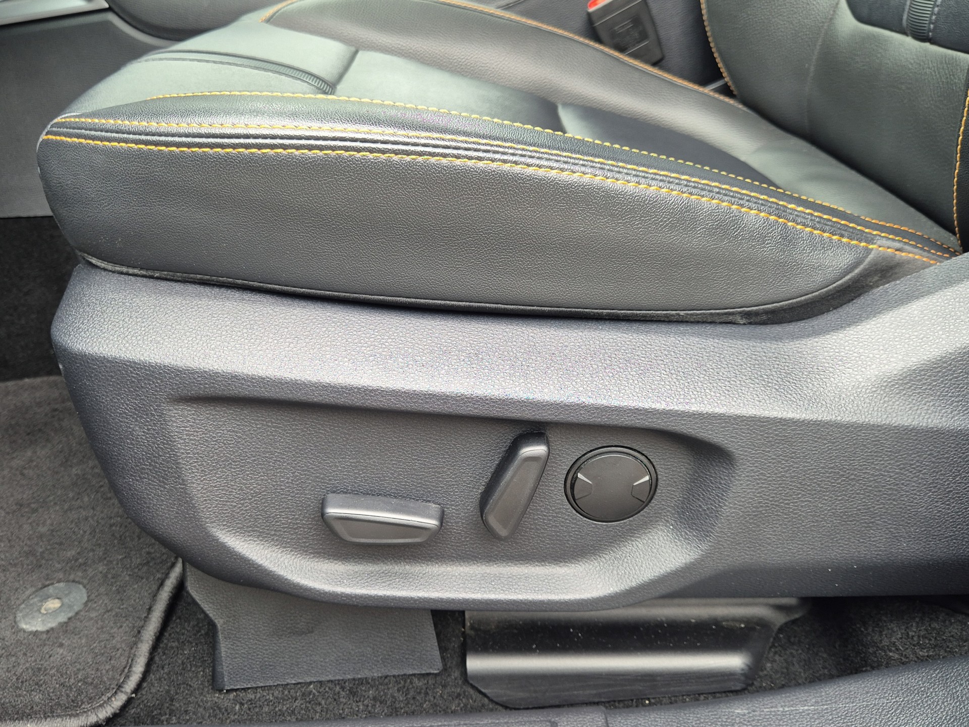 FORD Ranger Wildtrak 3.0 Eco Blue e-4WD Automat-image-8