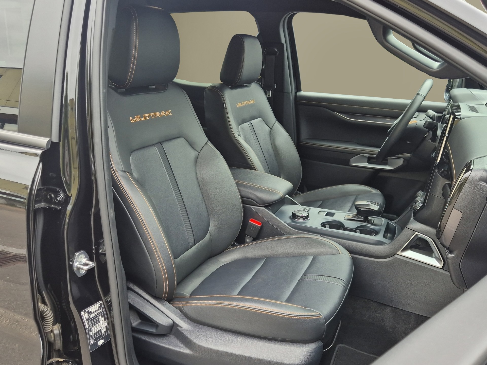 FORD Ranger Wildtrak 3.0 Eco Blue e-4WD Automat-image-14