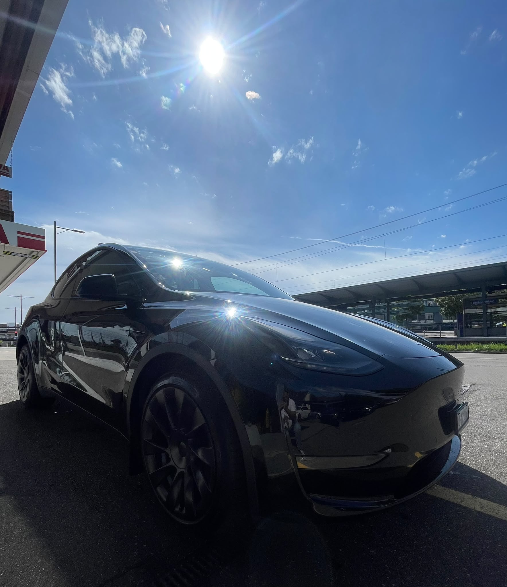 TESLA Y Long Range 533 km (WLTP) 514PS All Black Werksgarantie 53% Rabatt-image-3