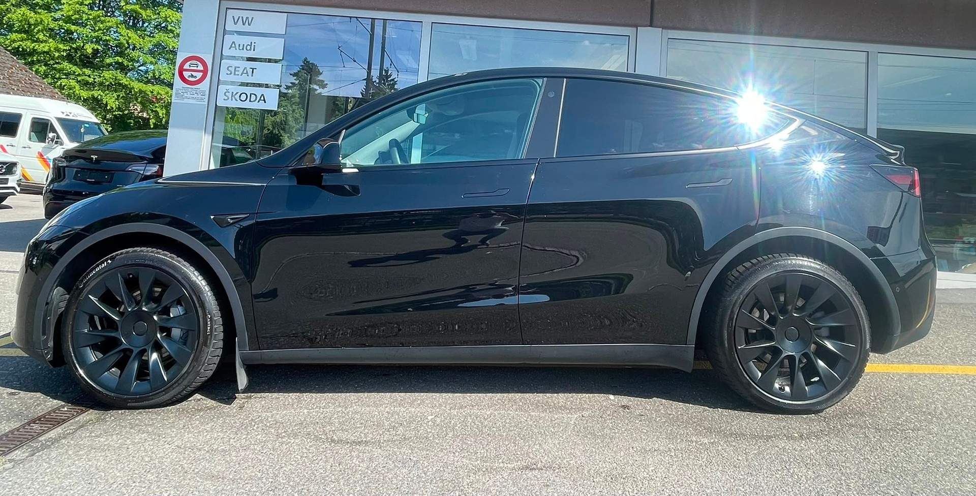 TESLA Y Long Range 533 km (WLTP) 514PS All Black Werksgarantie 53% Rabatt