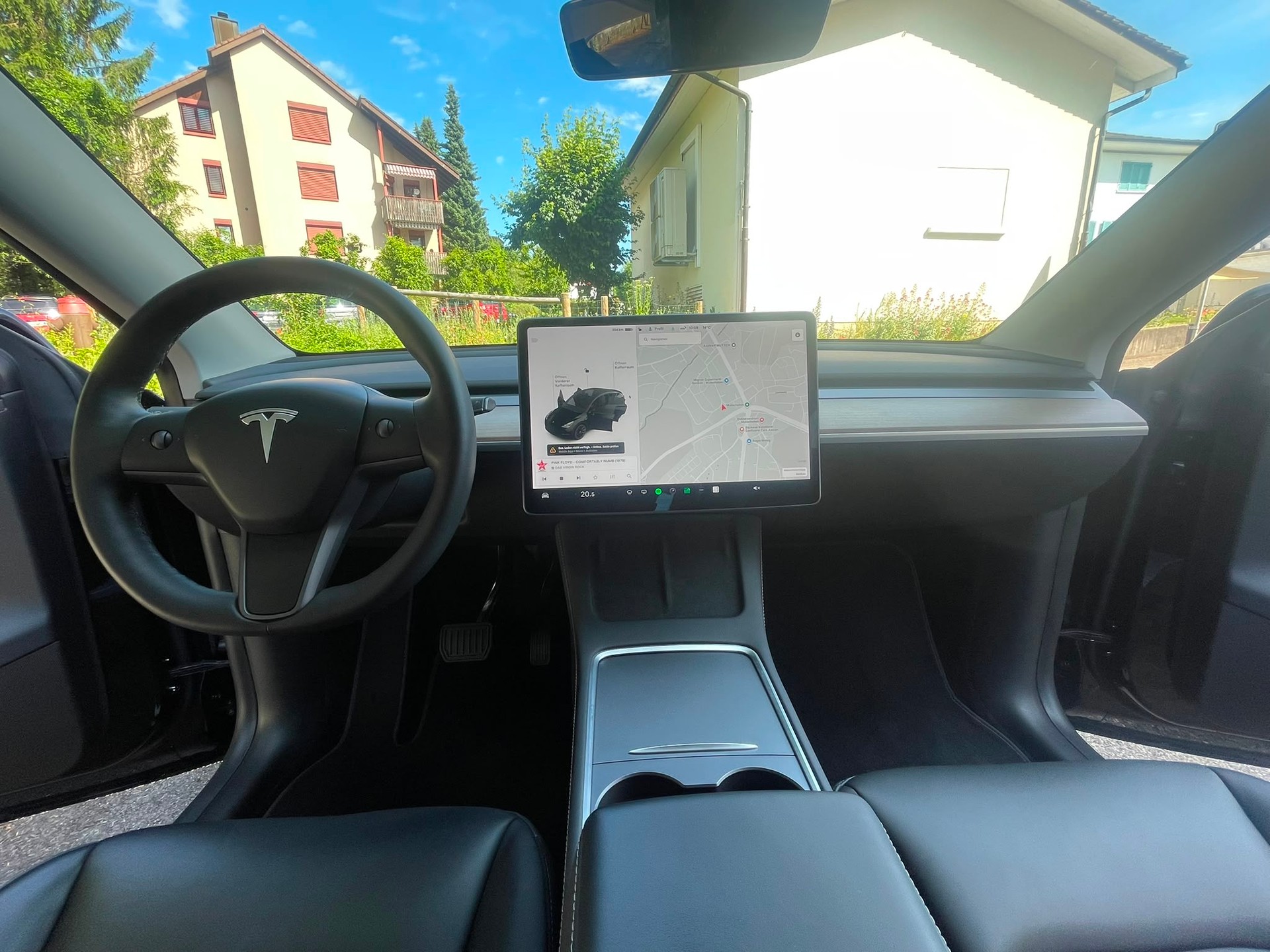 TESLA Y Long Range 533 km (WLTP) 514PS All Black Werksgarantie 53% Rabatt-image-11