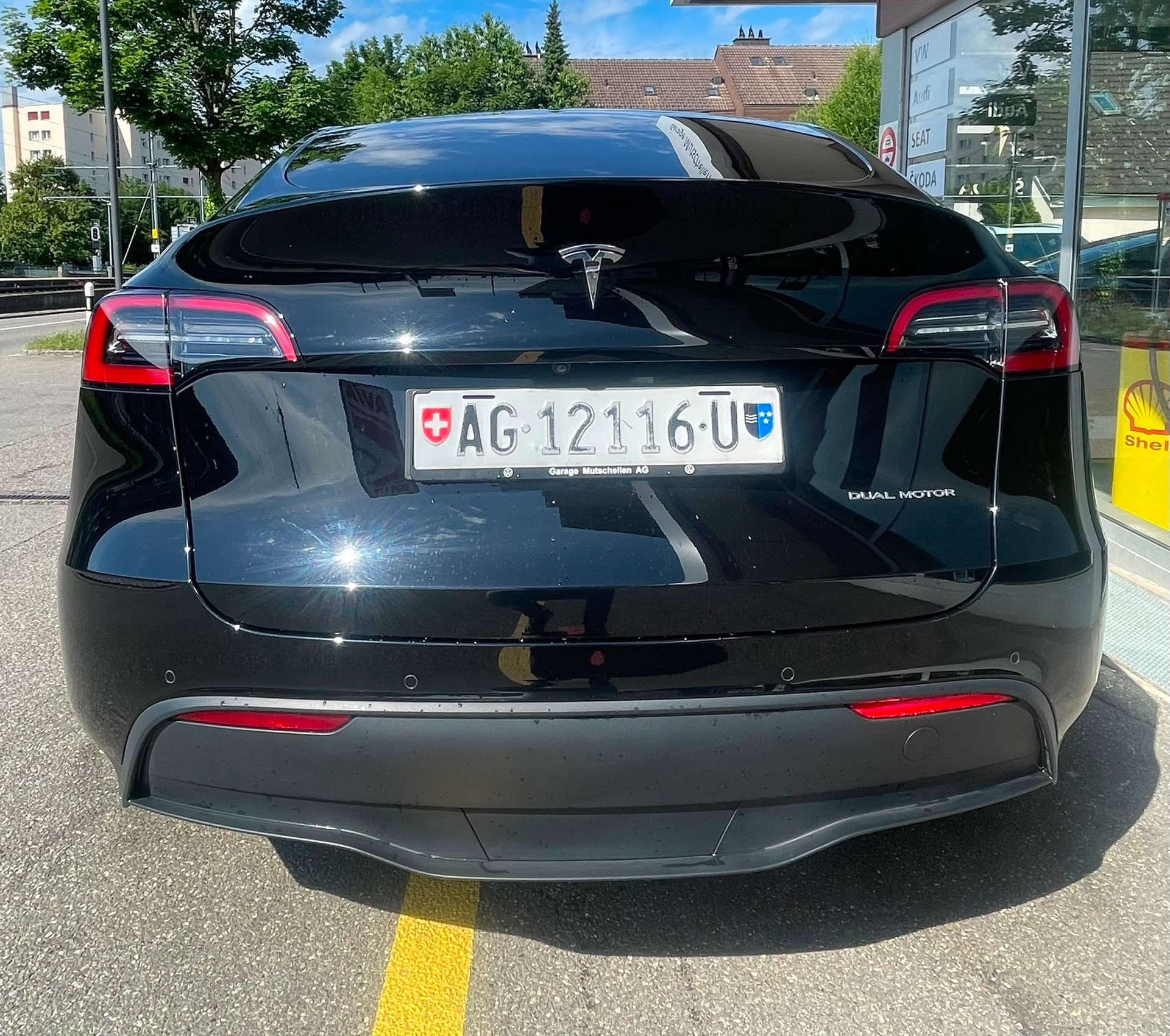 TESLA Y Long Range 533 km (WLTP) 514PS All Black Werksgarantie 53% Rabatt-image-4