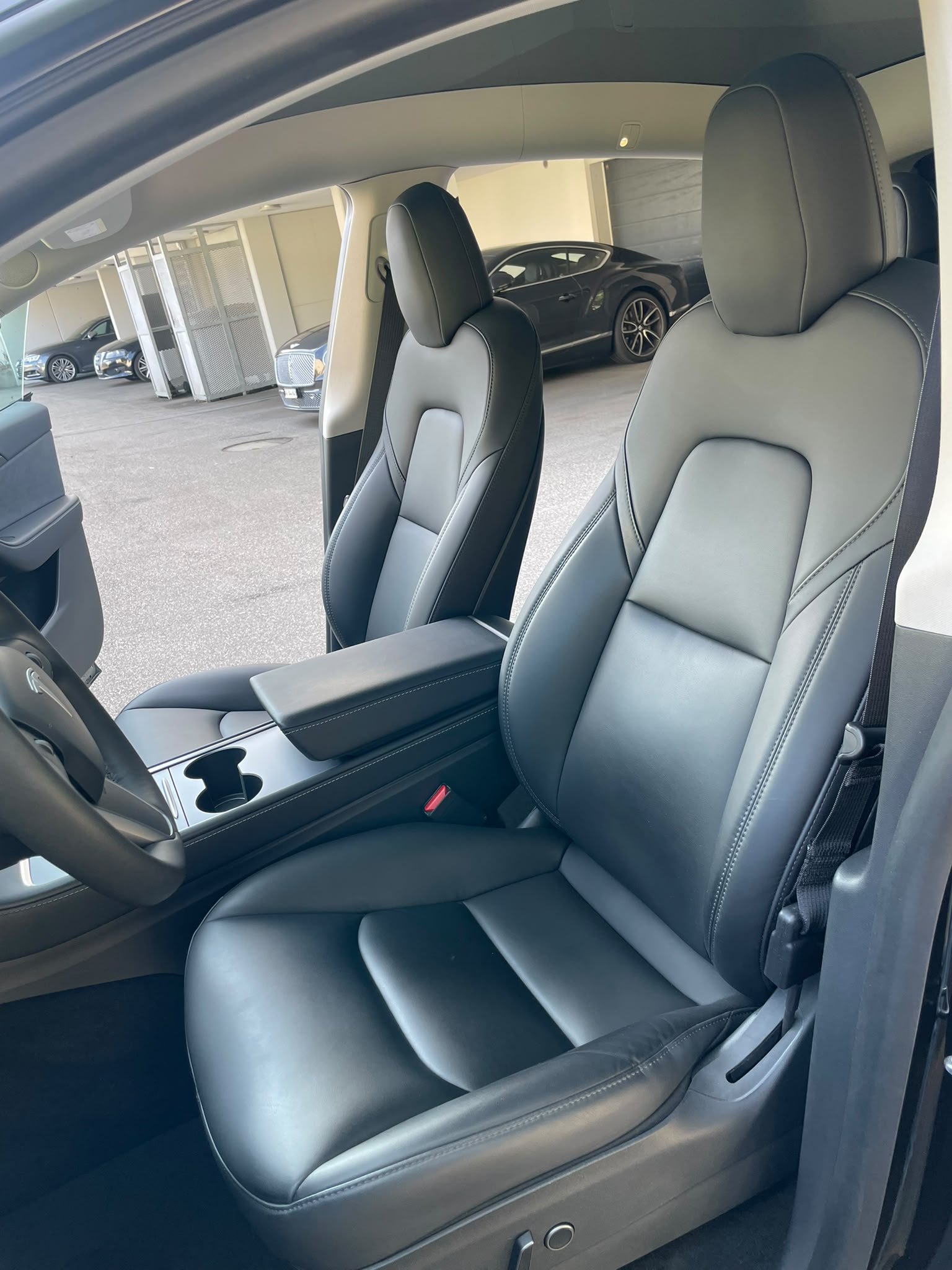 TESLA Y Long Range 533 km (WLTP) 514PS All Black Werksgarantie 53% Rabatt-image-13